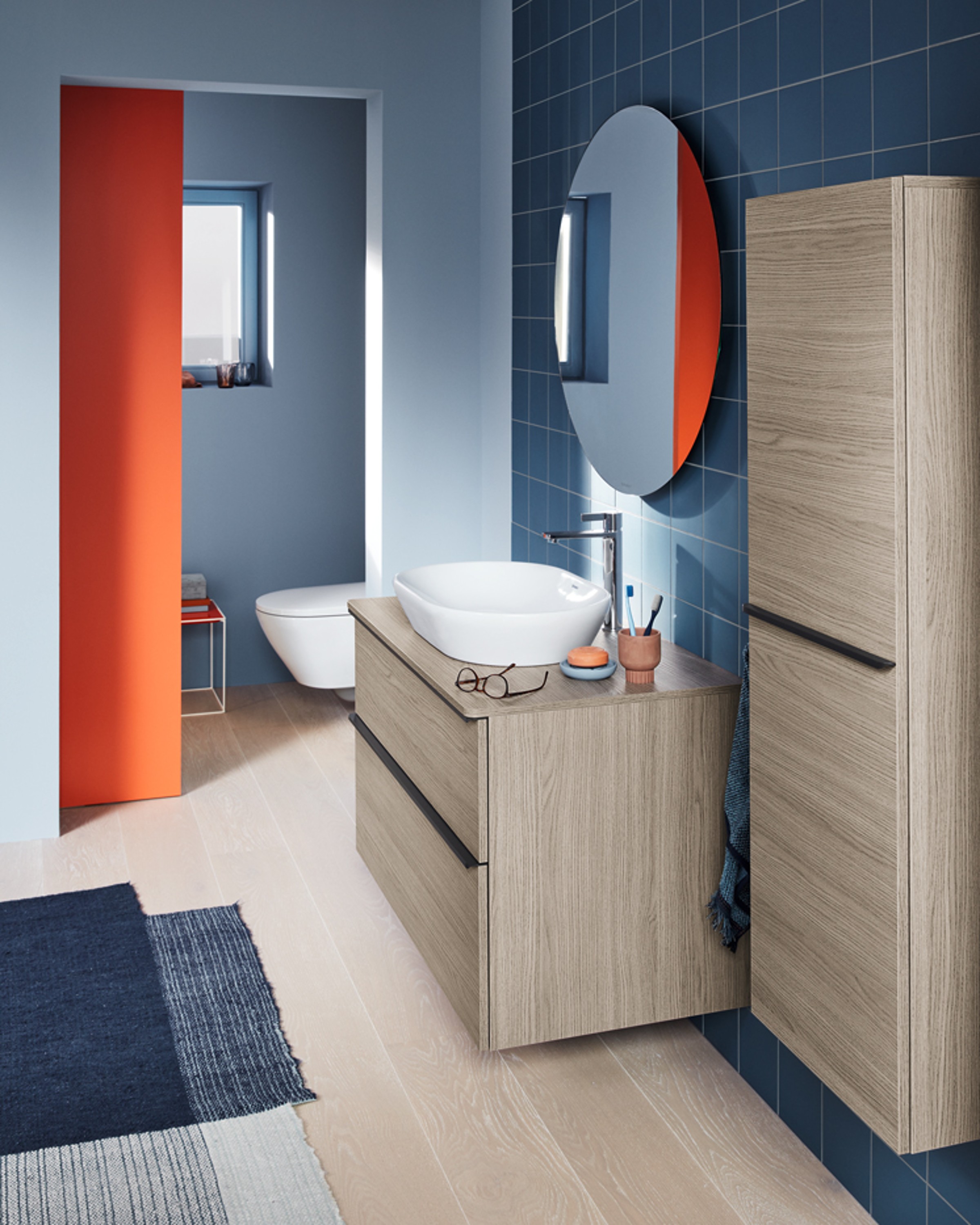 Waschplatz und WC der Serie D-Neo von Duravit
