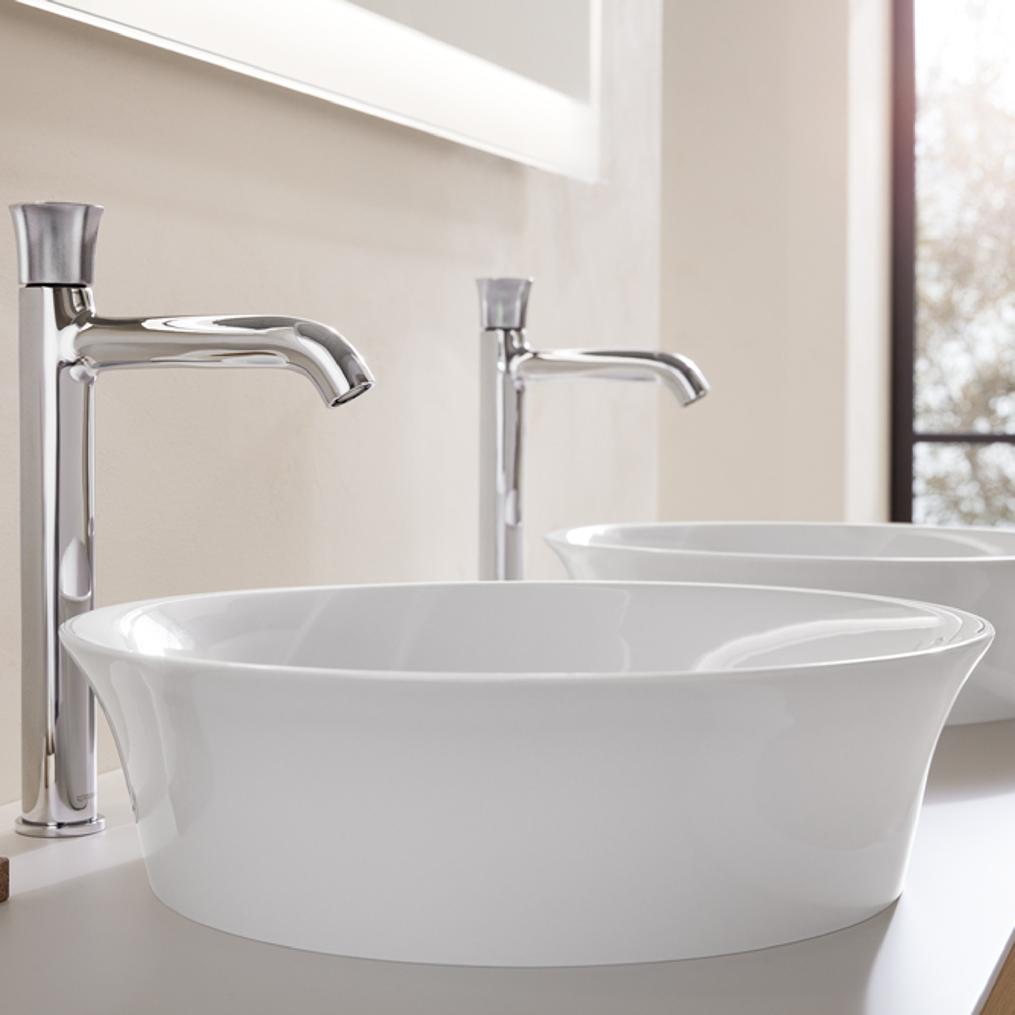 Sinks and faucets from the Duravit White Tulip series