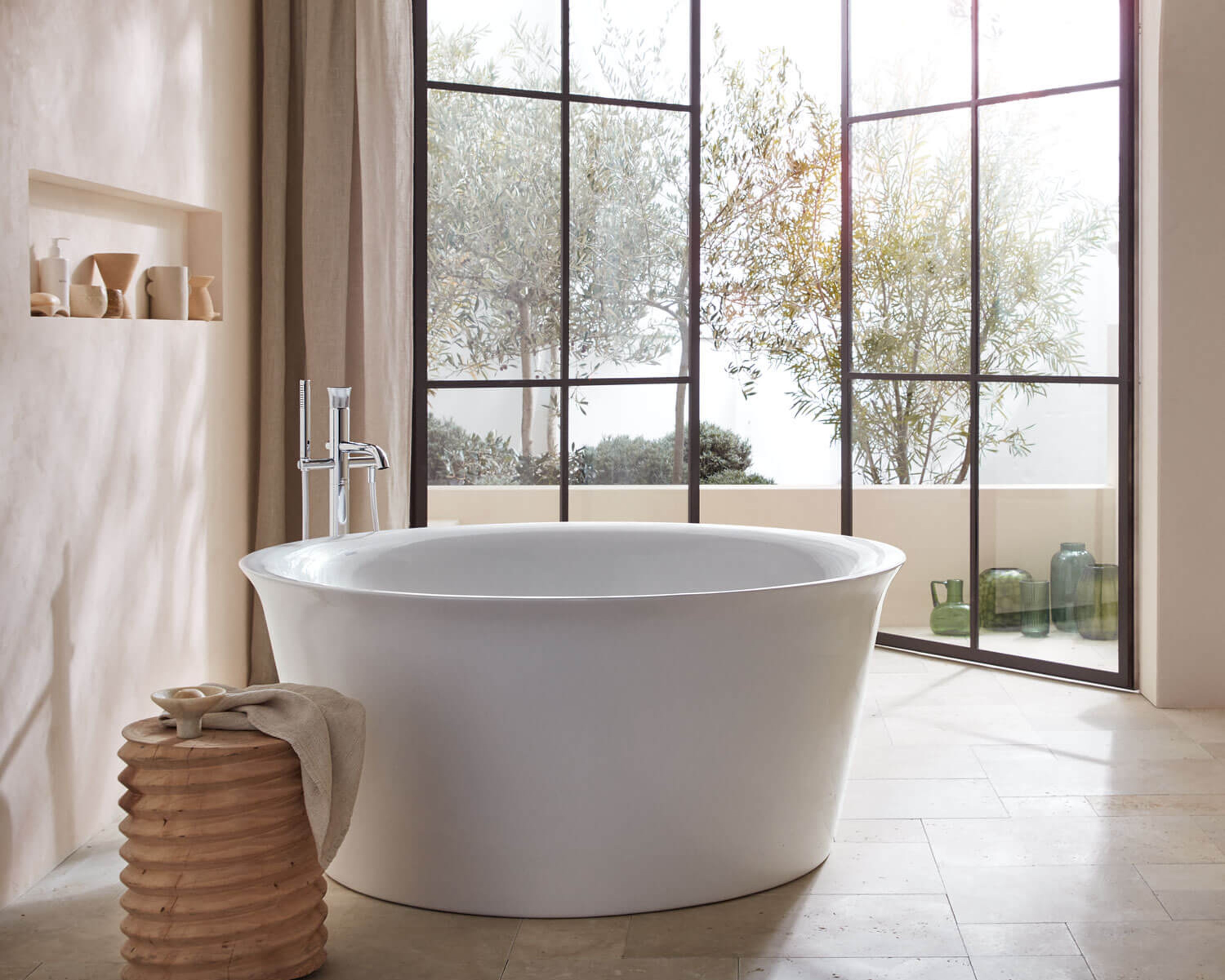 Badewanne der Serie White Tulip von Duravit