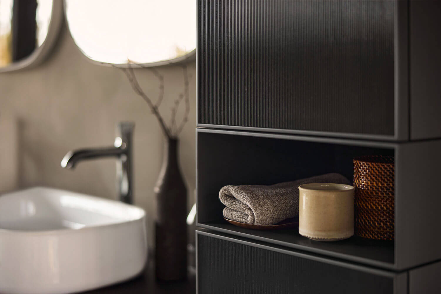 Zencha Hochschrank und Aufsatzbecken mit White Tulip Armatur