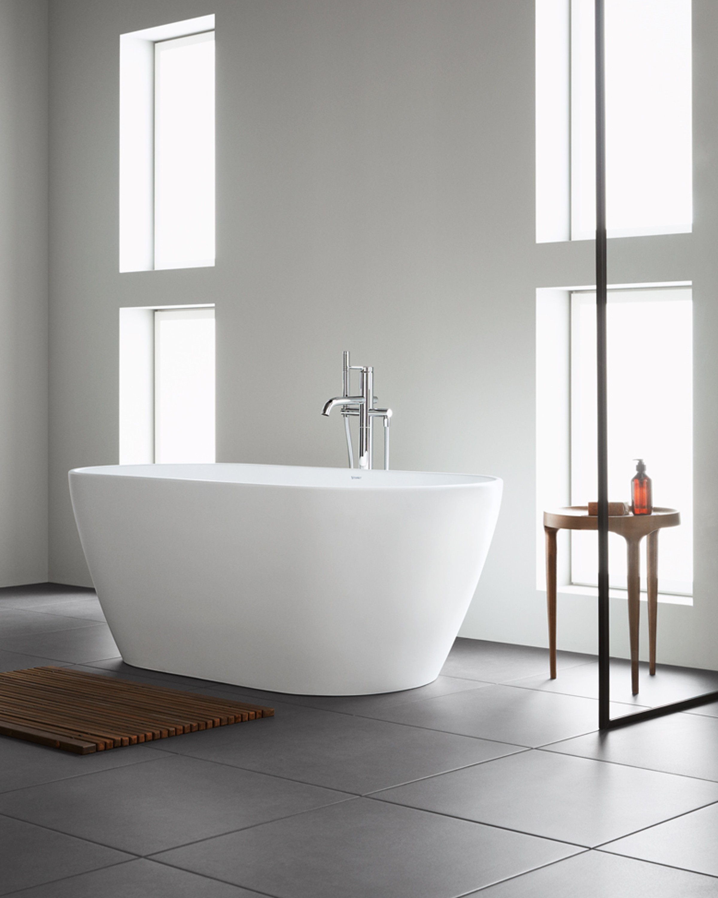 Freistehende Badewanne der Serie Duravit D-Neo