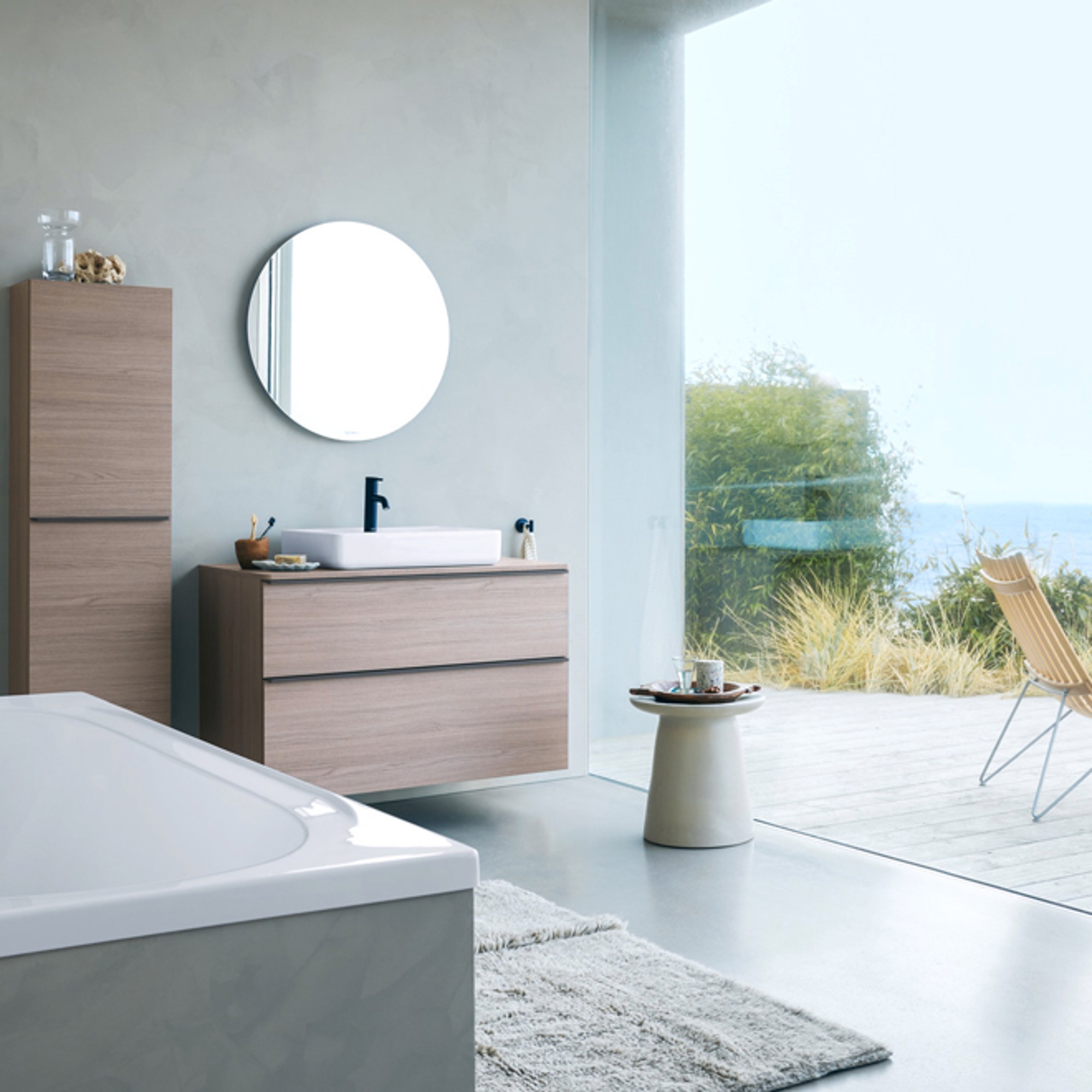 Badezimmer mit Meerblick und Soleil Badewanne