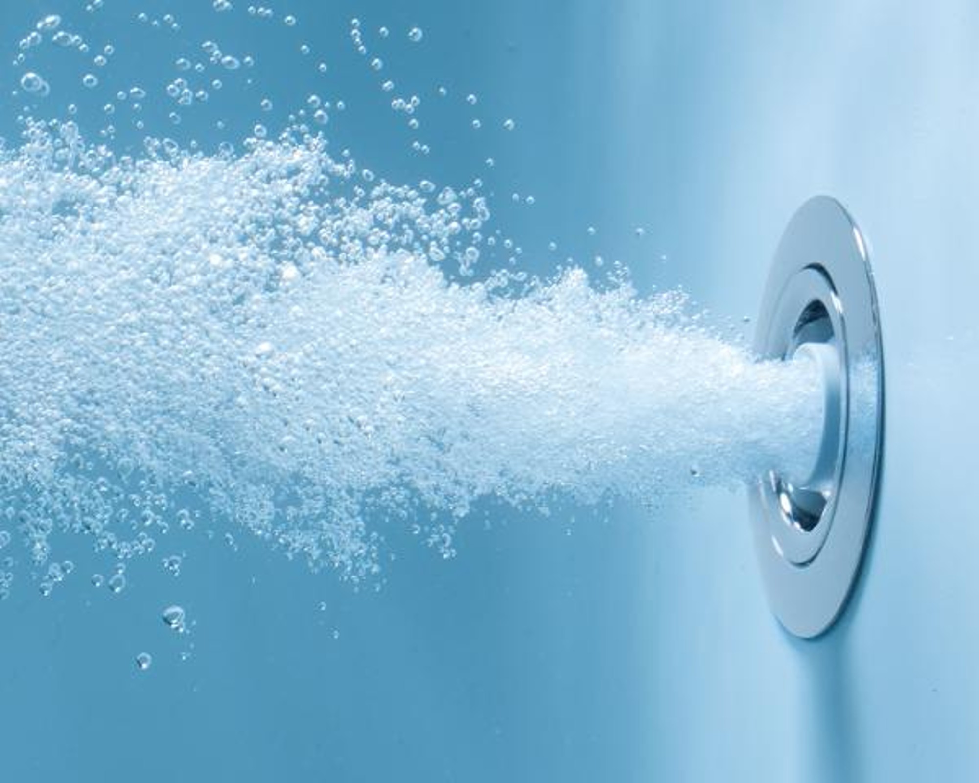 Sprundelndes Wasser aus Wasserdüse