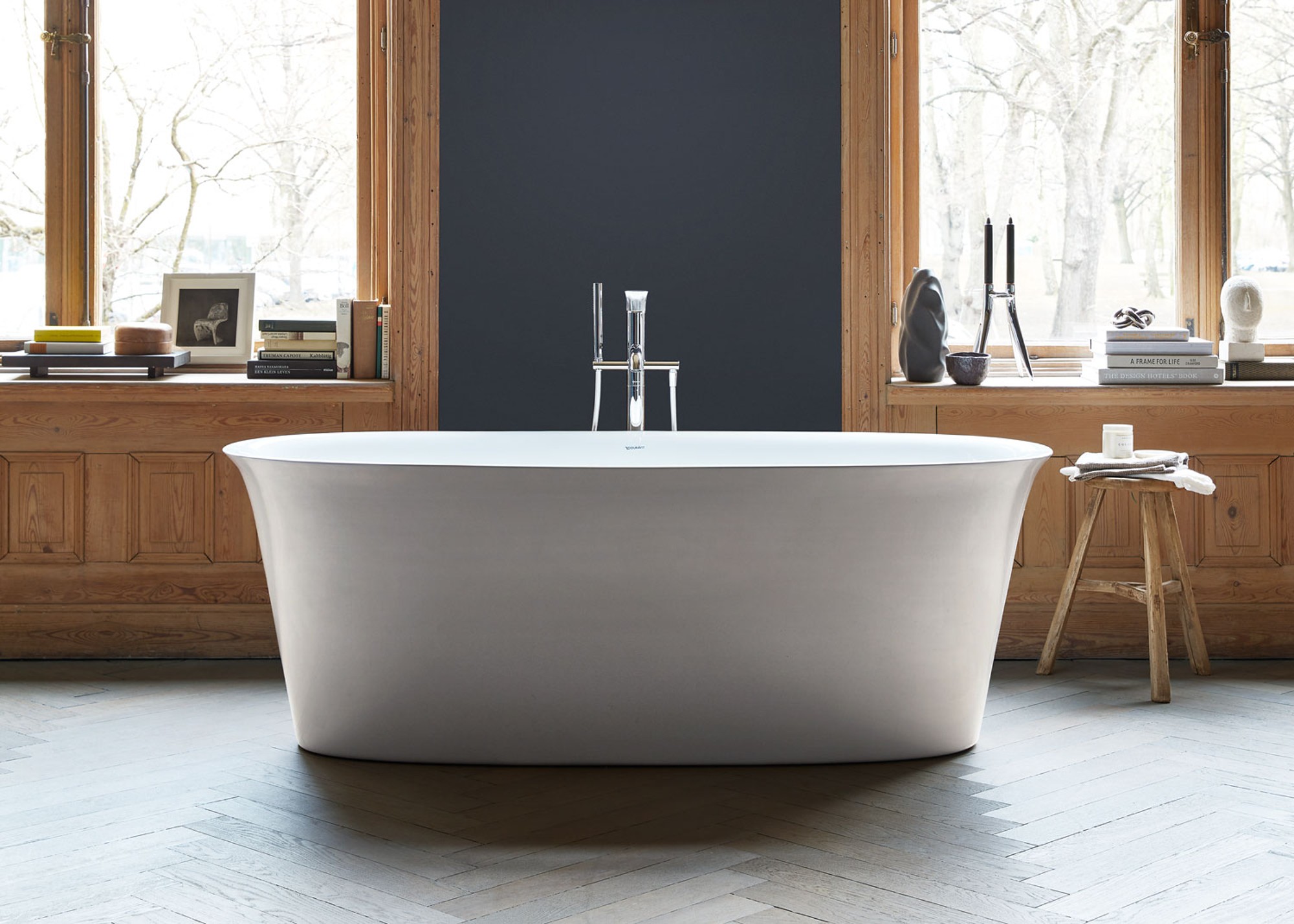 Front view of a freestanding WhiteTulip bathtub