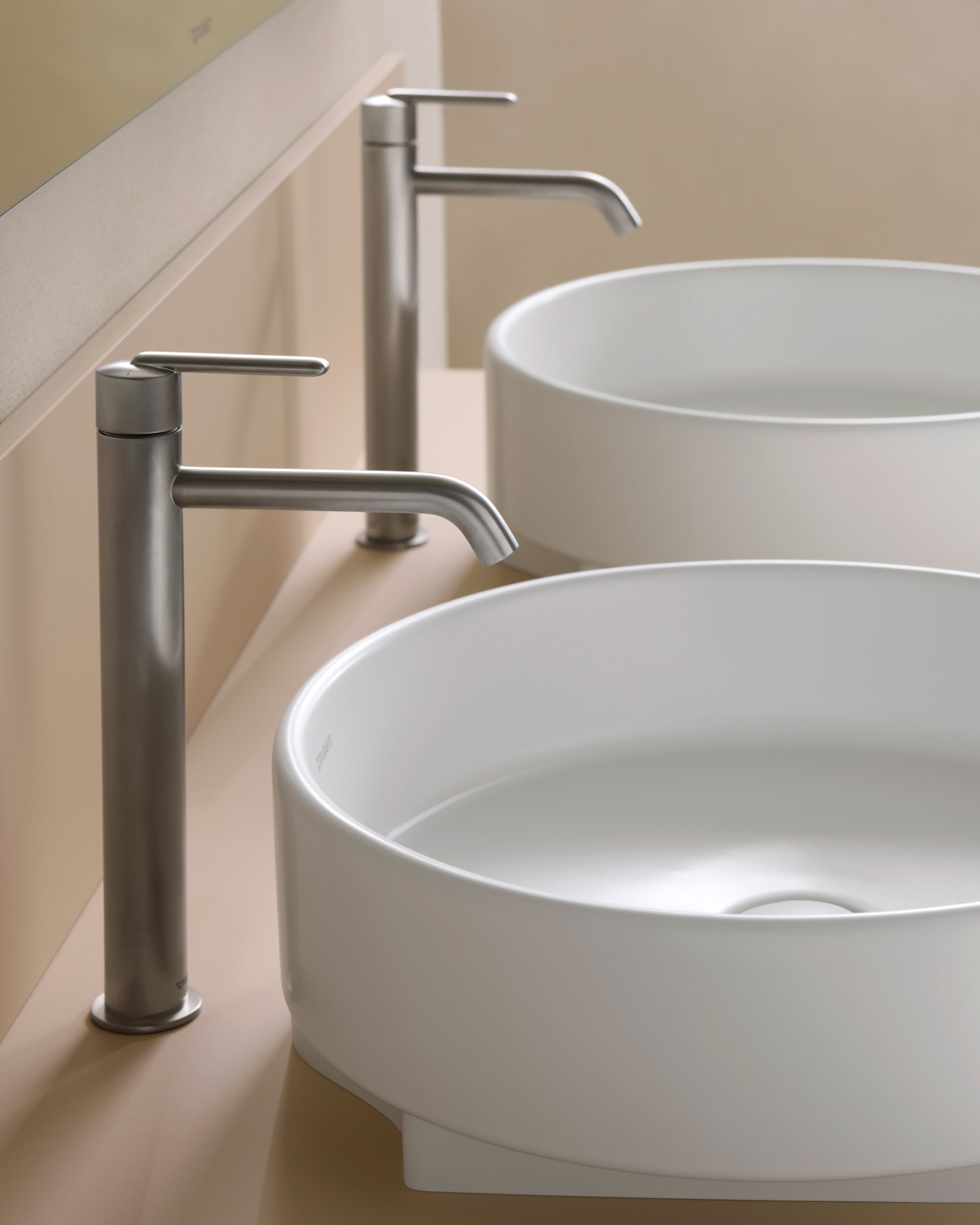Countertop sink from the Duravit Balcoon series in white