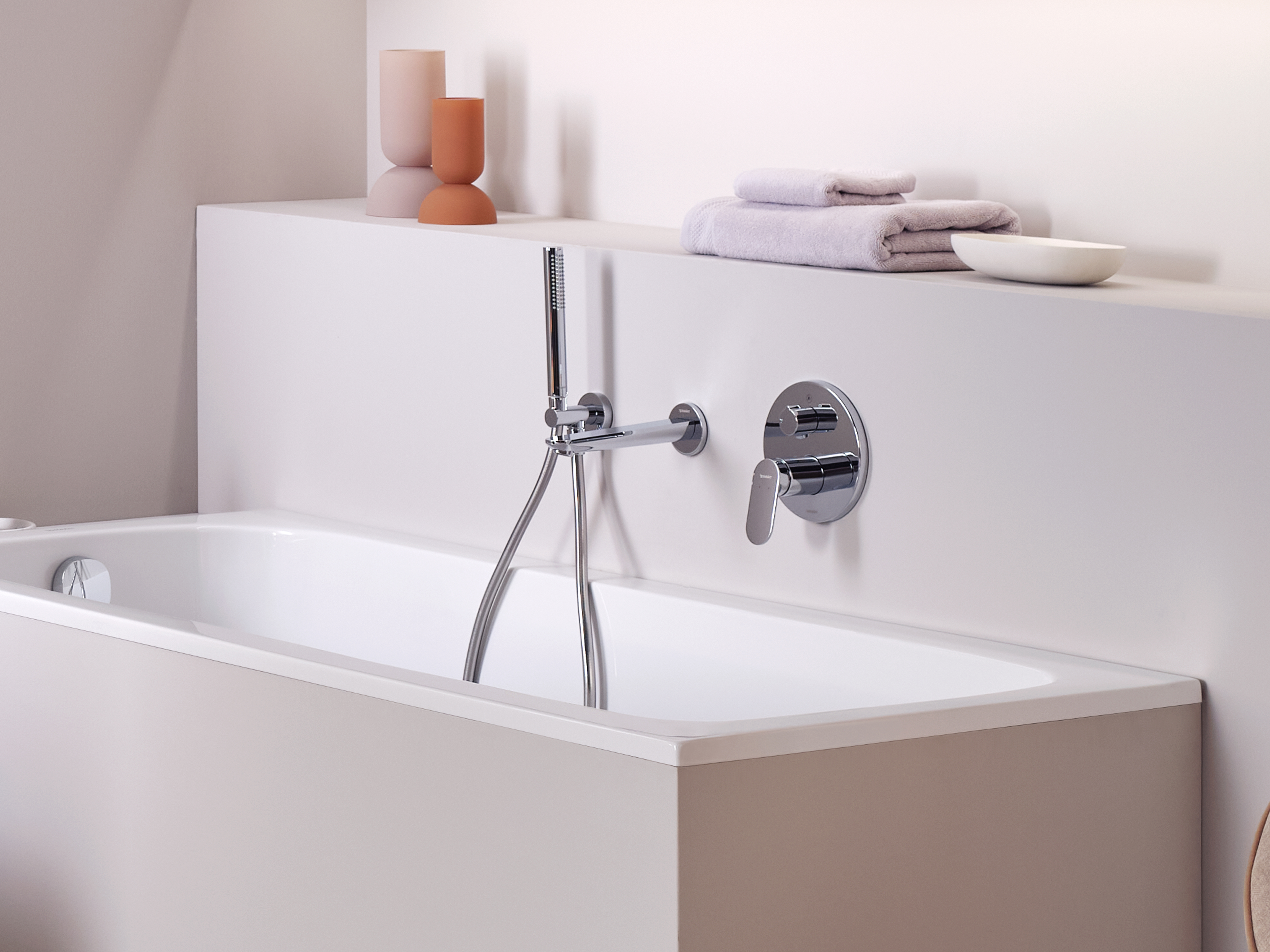 Qatego Badewanne mit Badewannenarmatur der Serie Wave