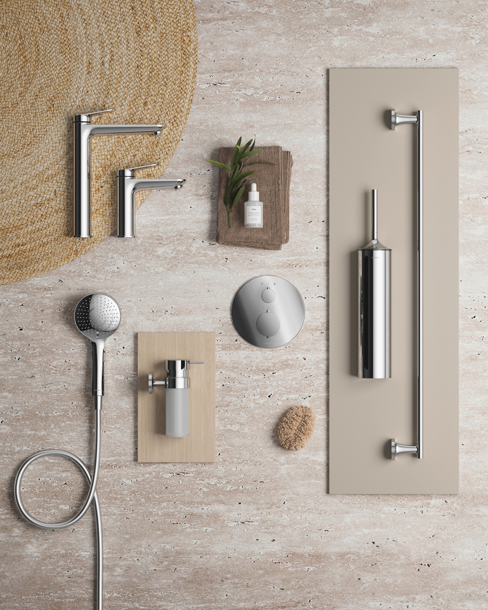 Eine Zusammenstellung an Produkten wie Armaturen, Handbrausen und Accessoires in der Farbe Chrome von Duravit