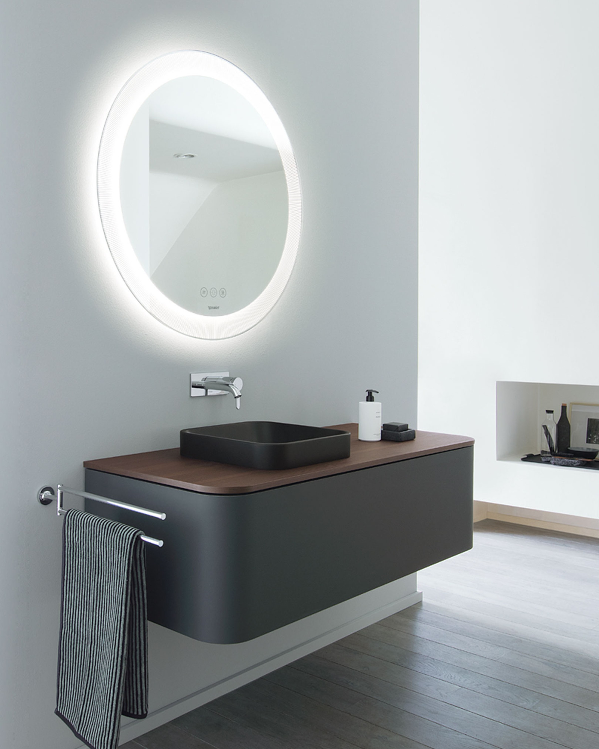 Ceramics and bathroom furniture from the Duravit Happy D.2 series