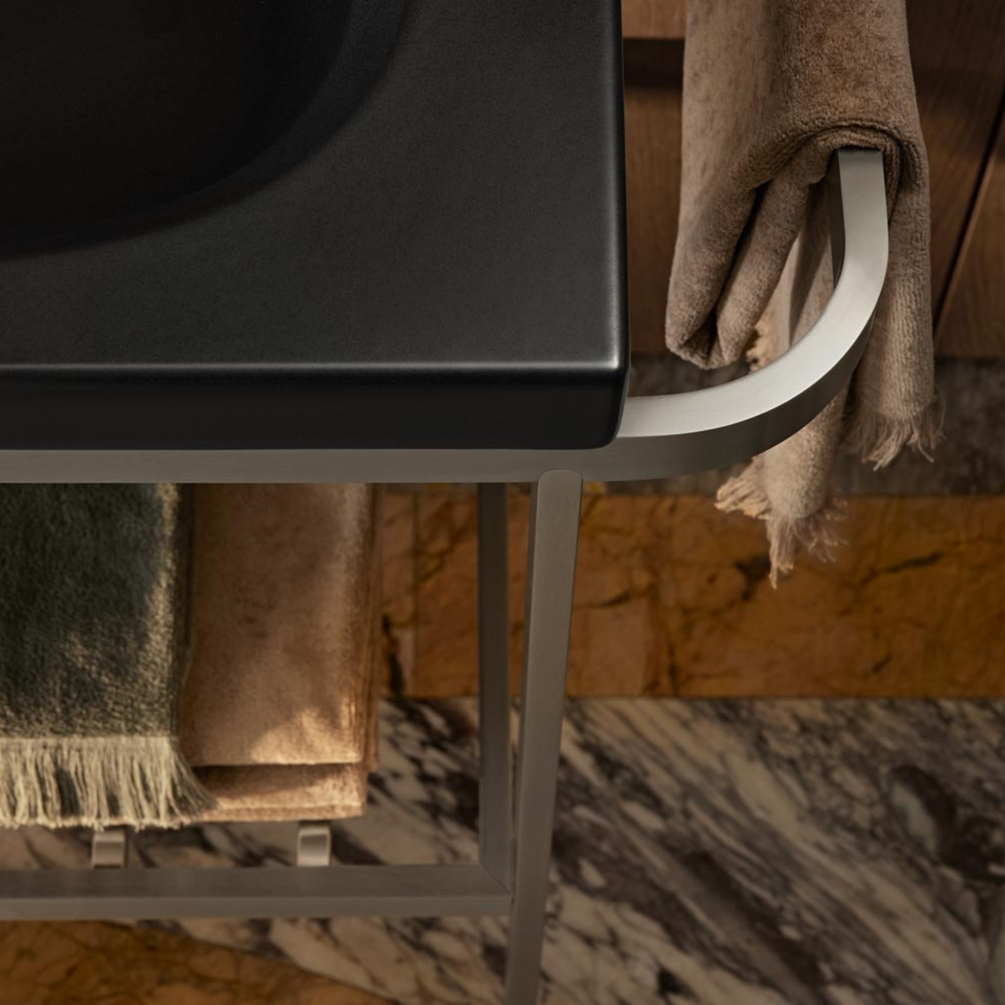 Bathroom with bathtub and sink from the Duravit Aurena series