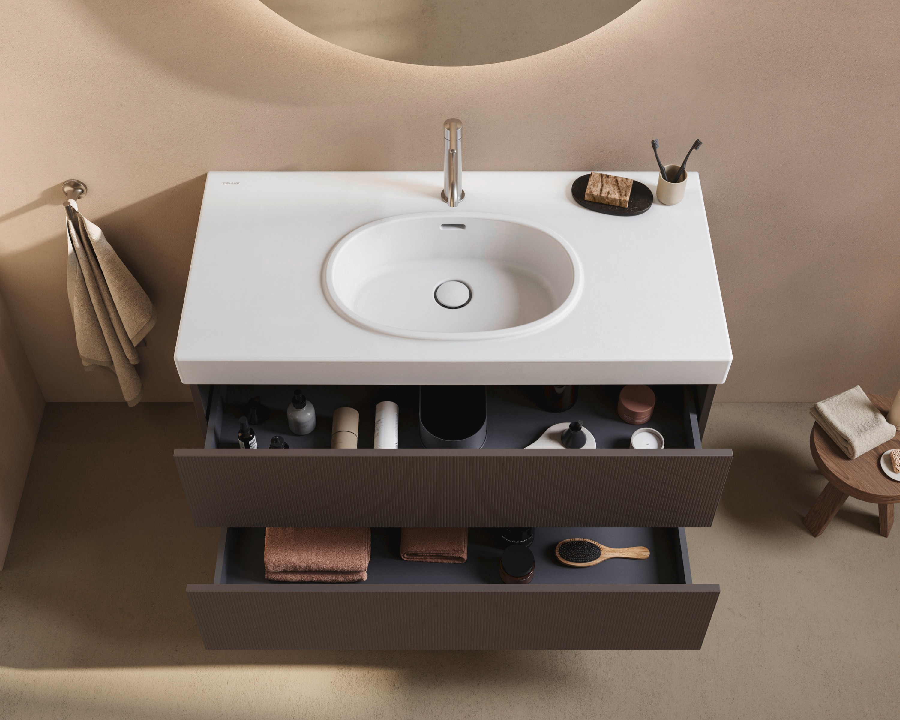 Detailansicht einer Schublade eines Unterschranks der Serie Duravit Balcoon