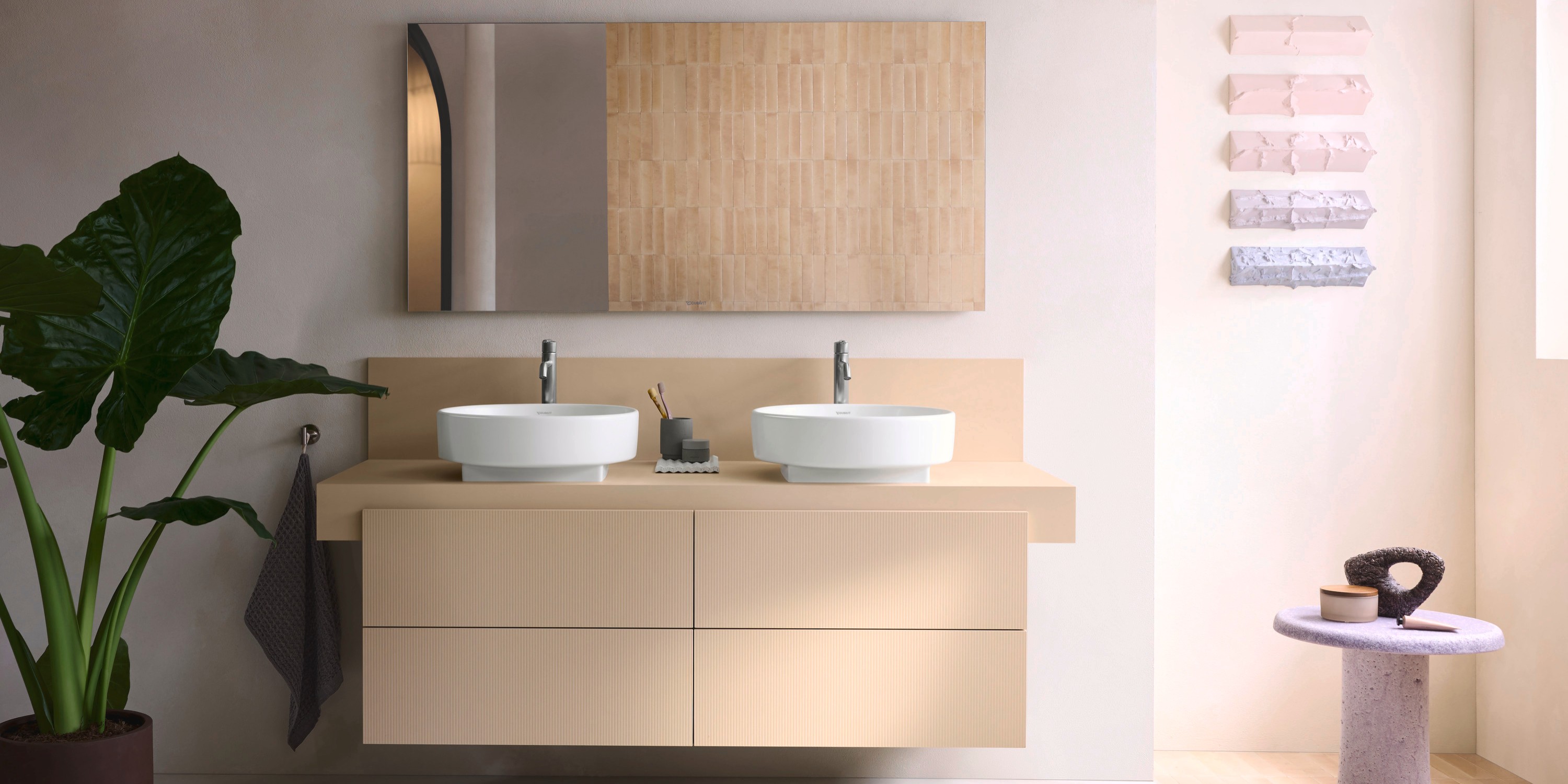 浴室配有Duravit Balcoon系列的浴室家具和陶瓷制品。