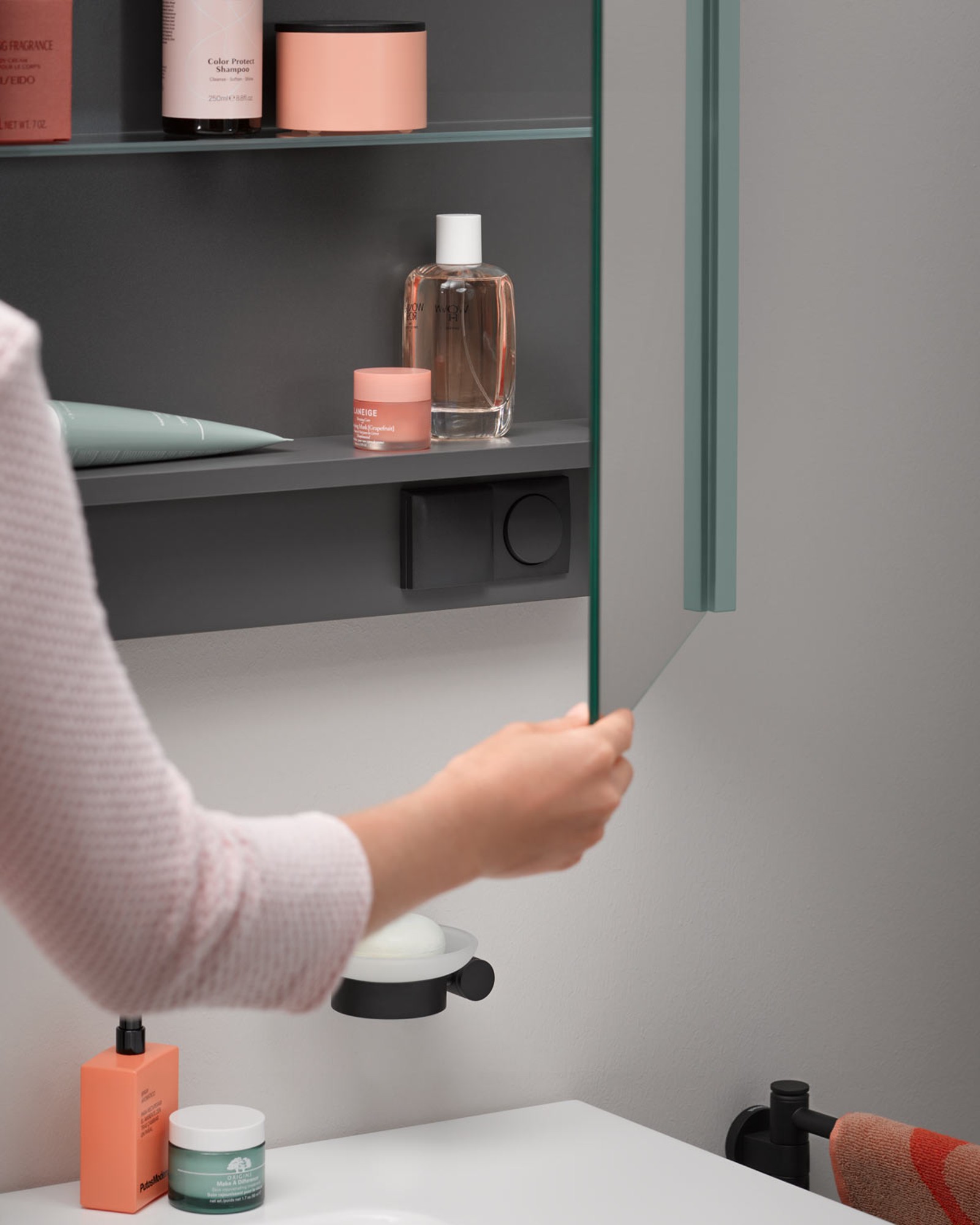 Opening a medicine cabinet from the Duravit D-Code series