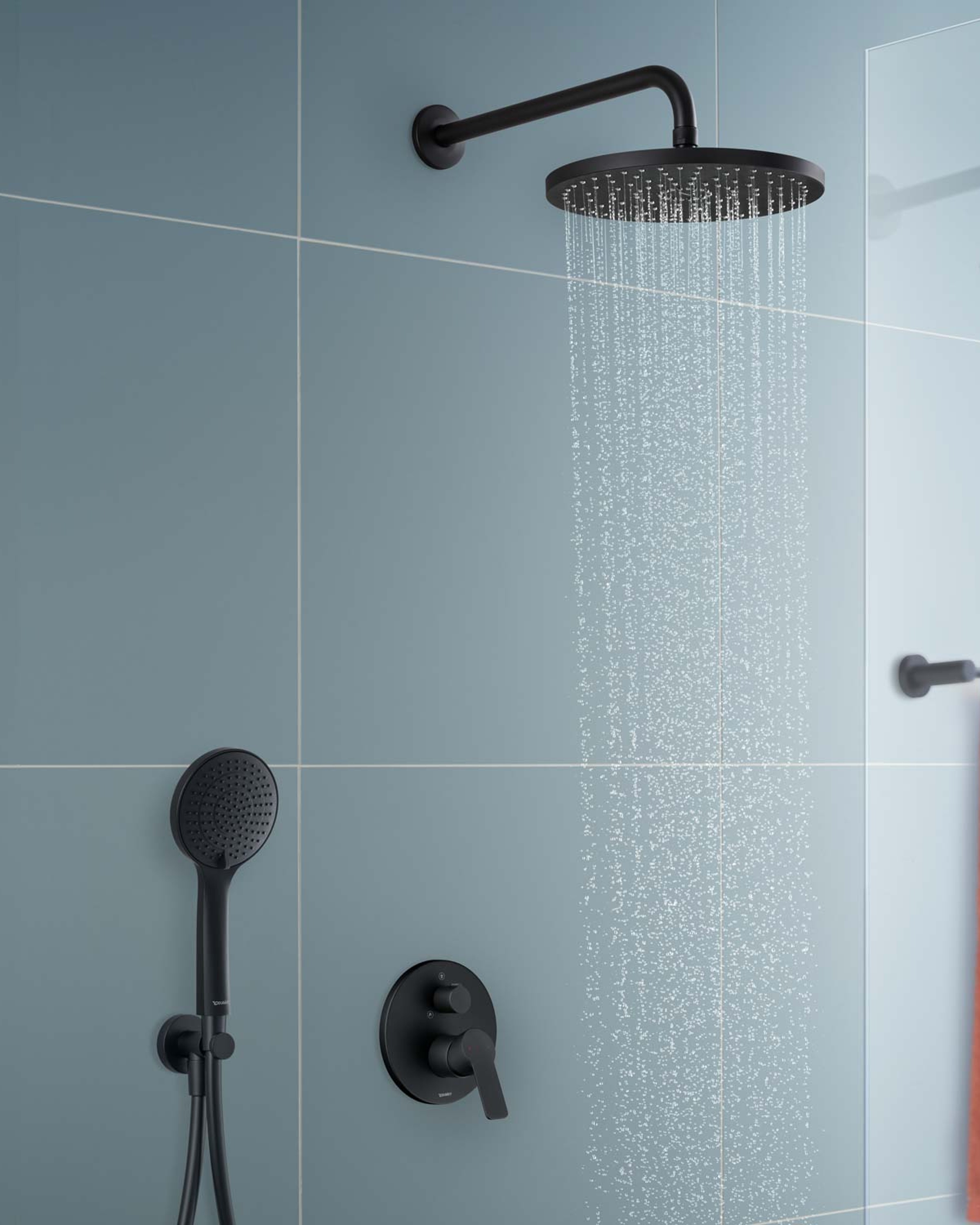 Shower system from the Duravit D-Code series in matt black