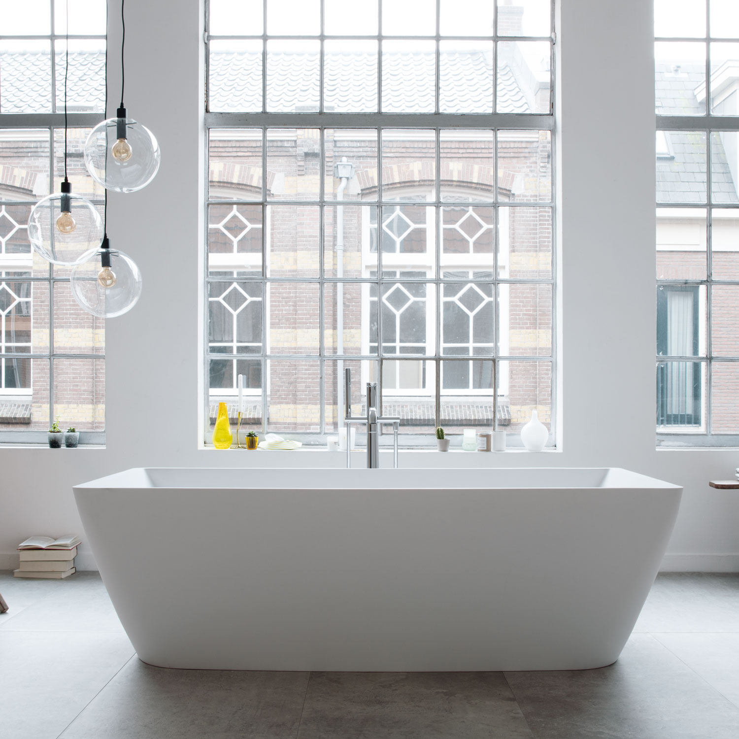 DuraSquare Badewanne  freistehend vor Fensterfront