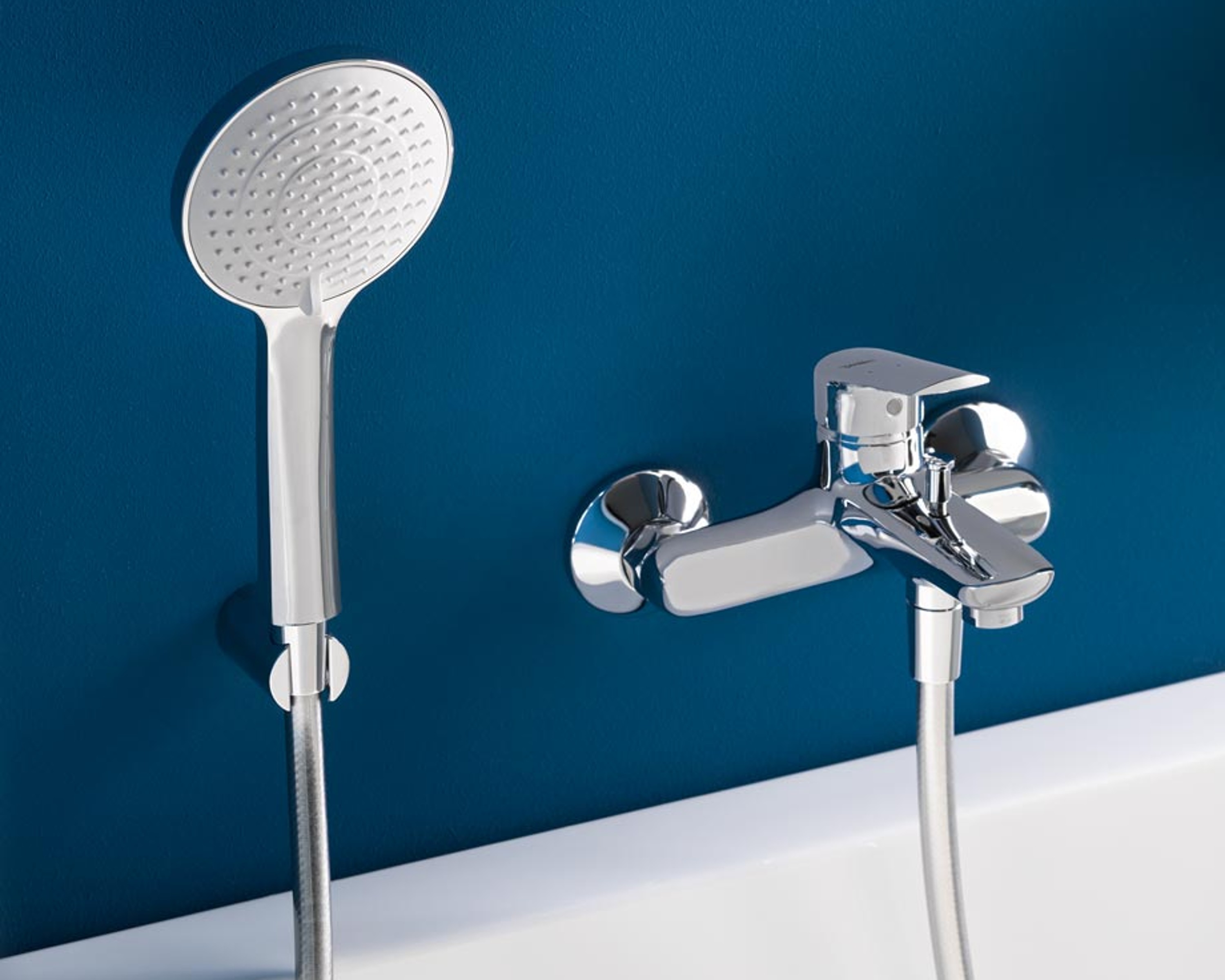 Wannenarmatur mit Handbrause der Serie Duravit No.1 in Chrom