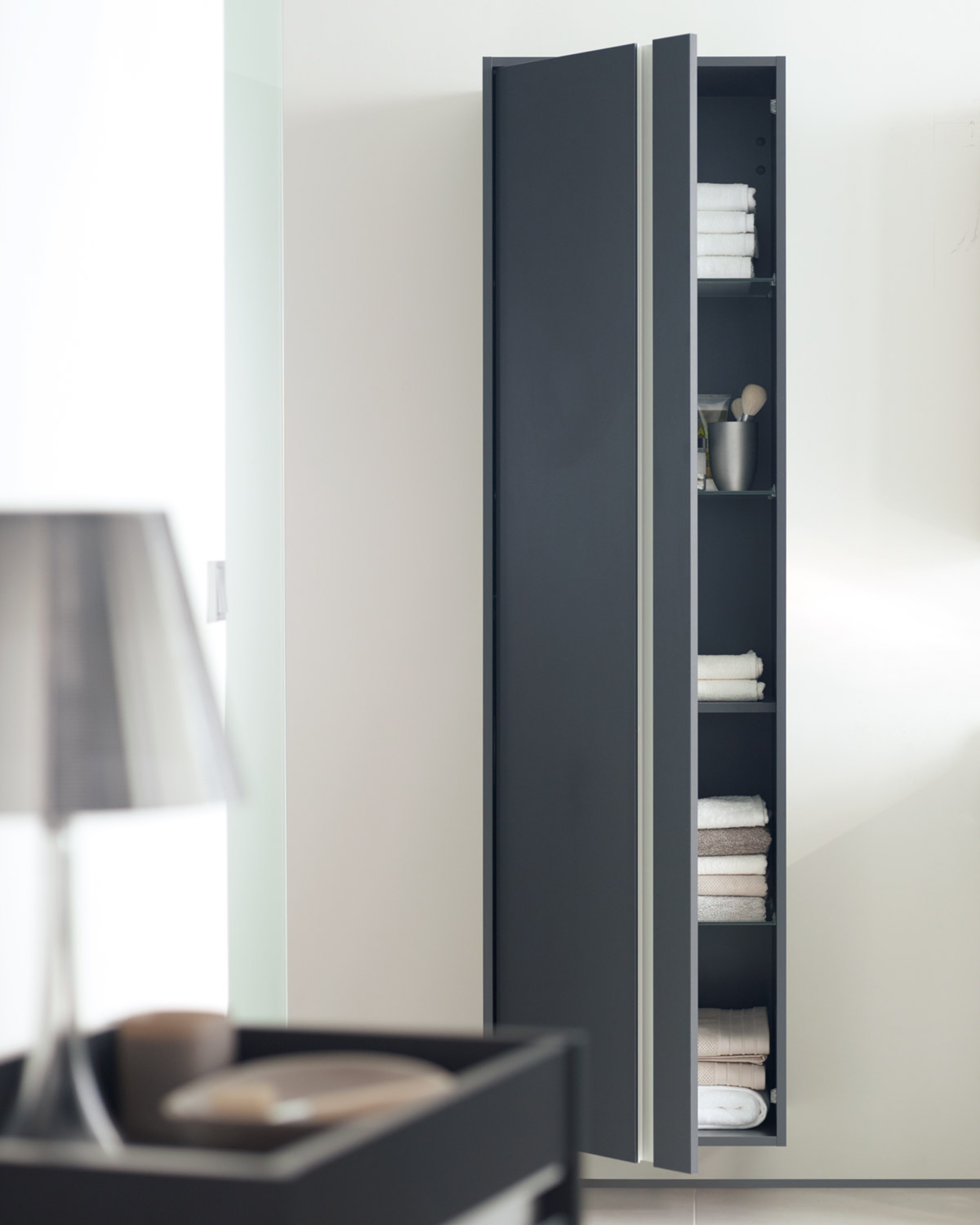 Hochschrank in Anthrazit der Duravit Serie Ketho