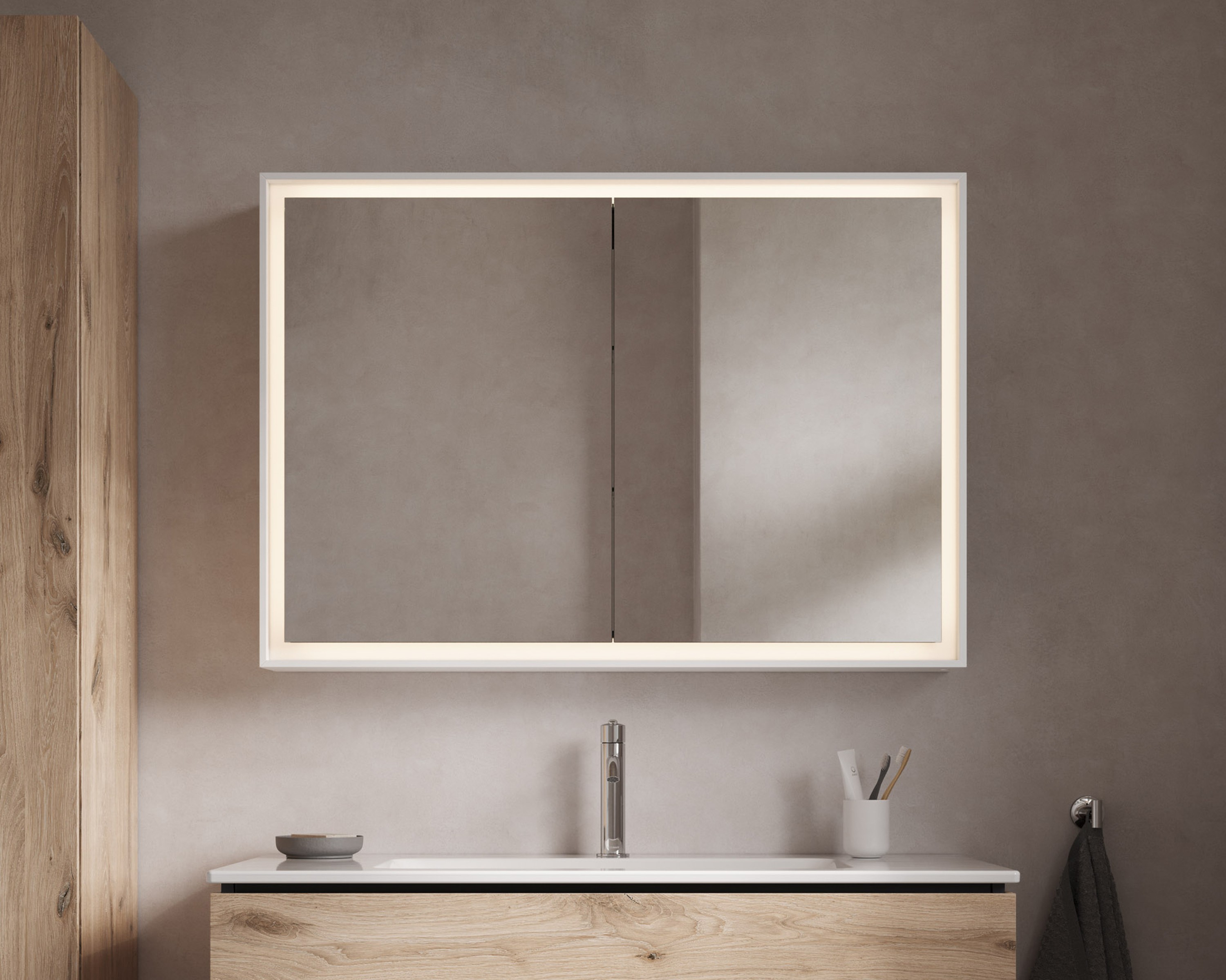 L-Cube Spiegelschrank leuchtend