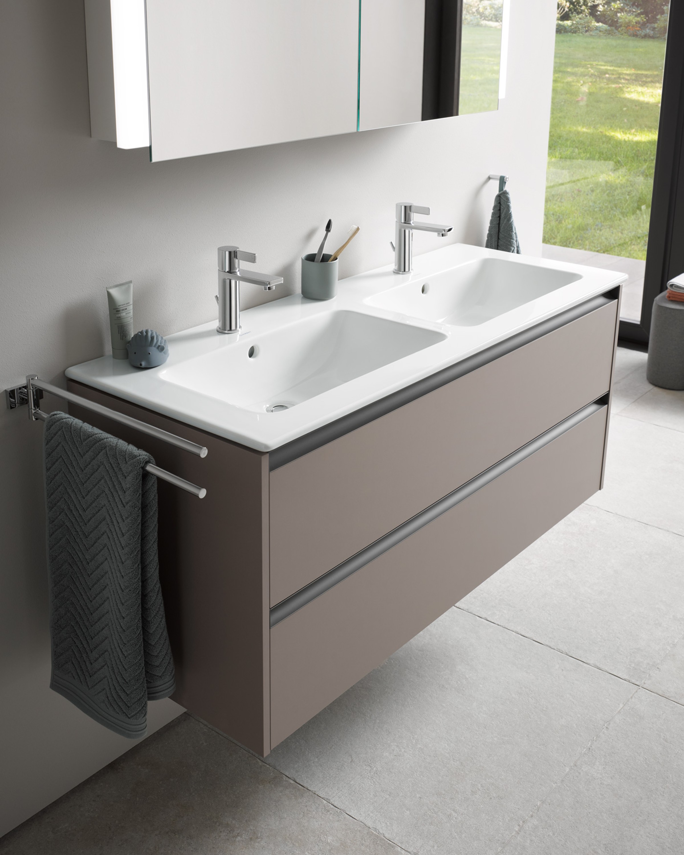 Double sink with vanity unit from the Duravit ME by Starck series
