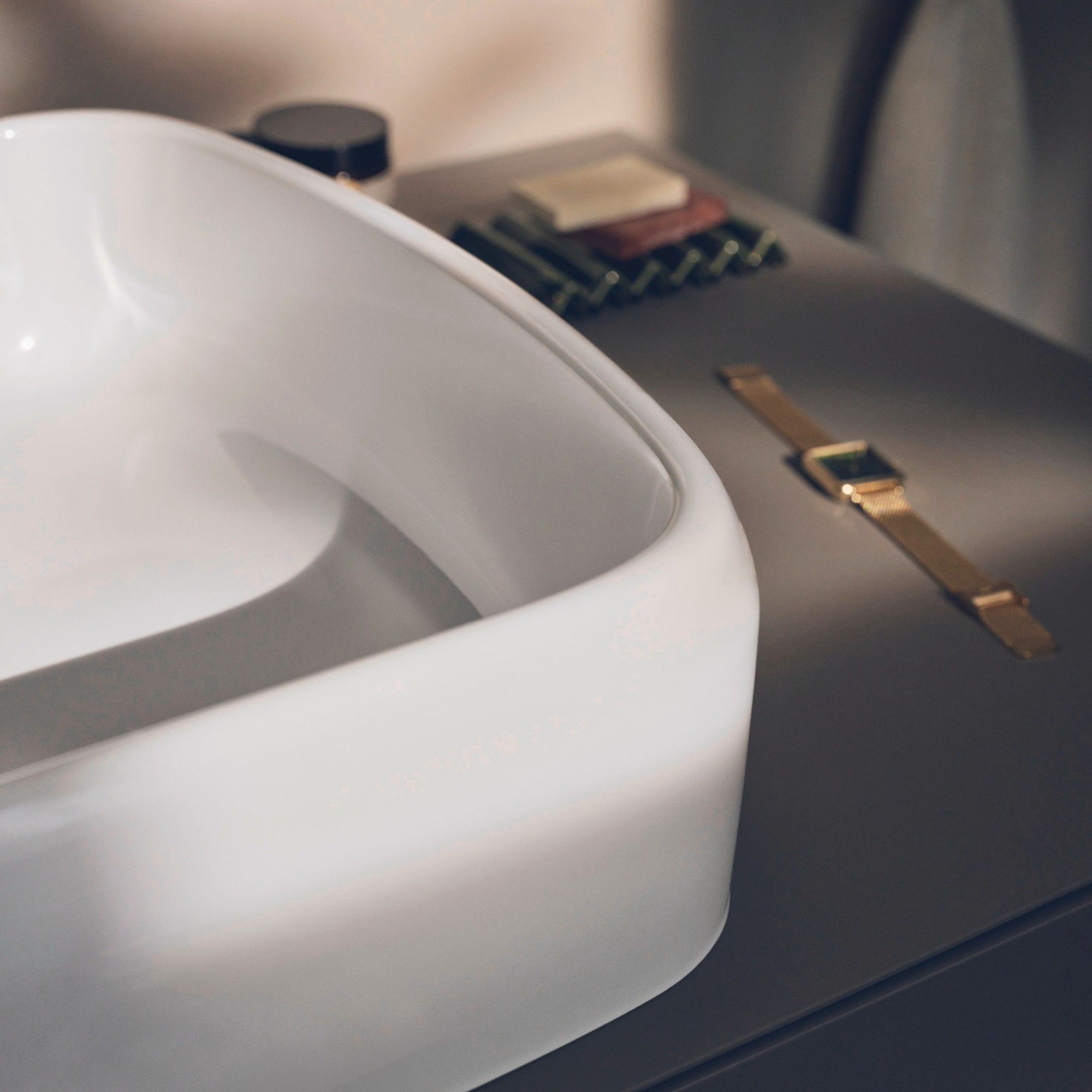 Collection One sink with gently rounded edges