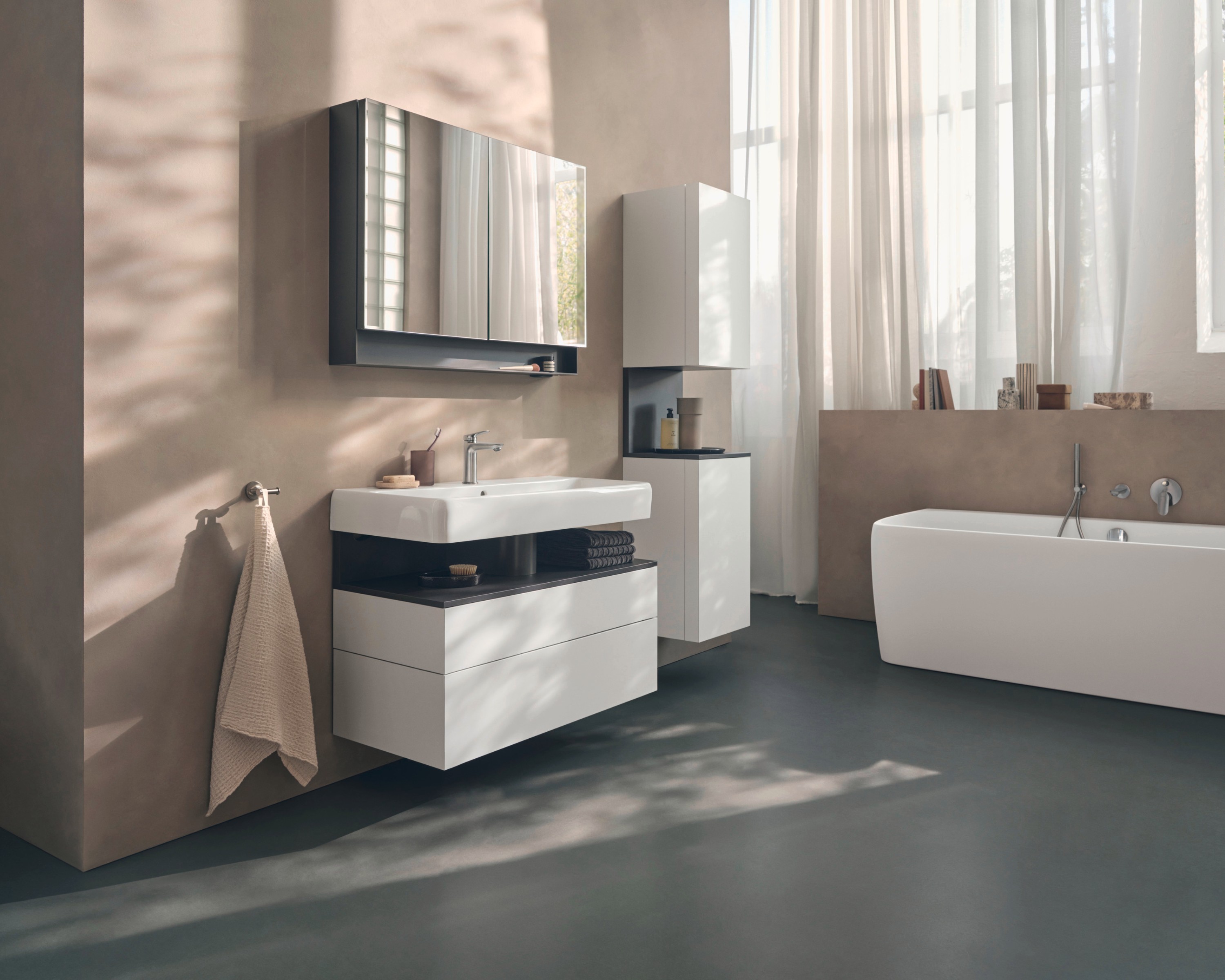 Waschplatz und Badewanne der Serie Collection One von Duravit