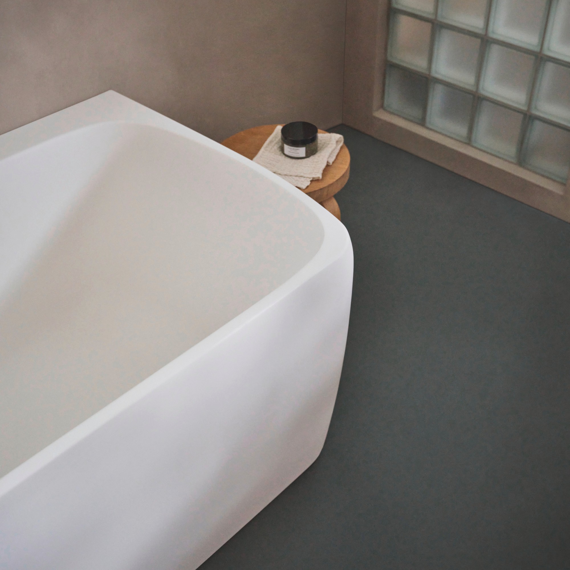 Freestanding bathtub from the Collection One