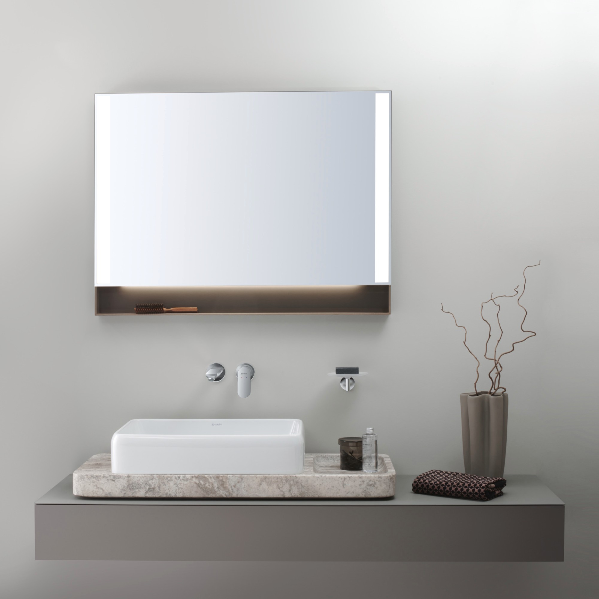 Espejo de baño de la colección Studio F. A. Porsche