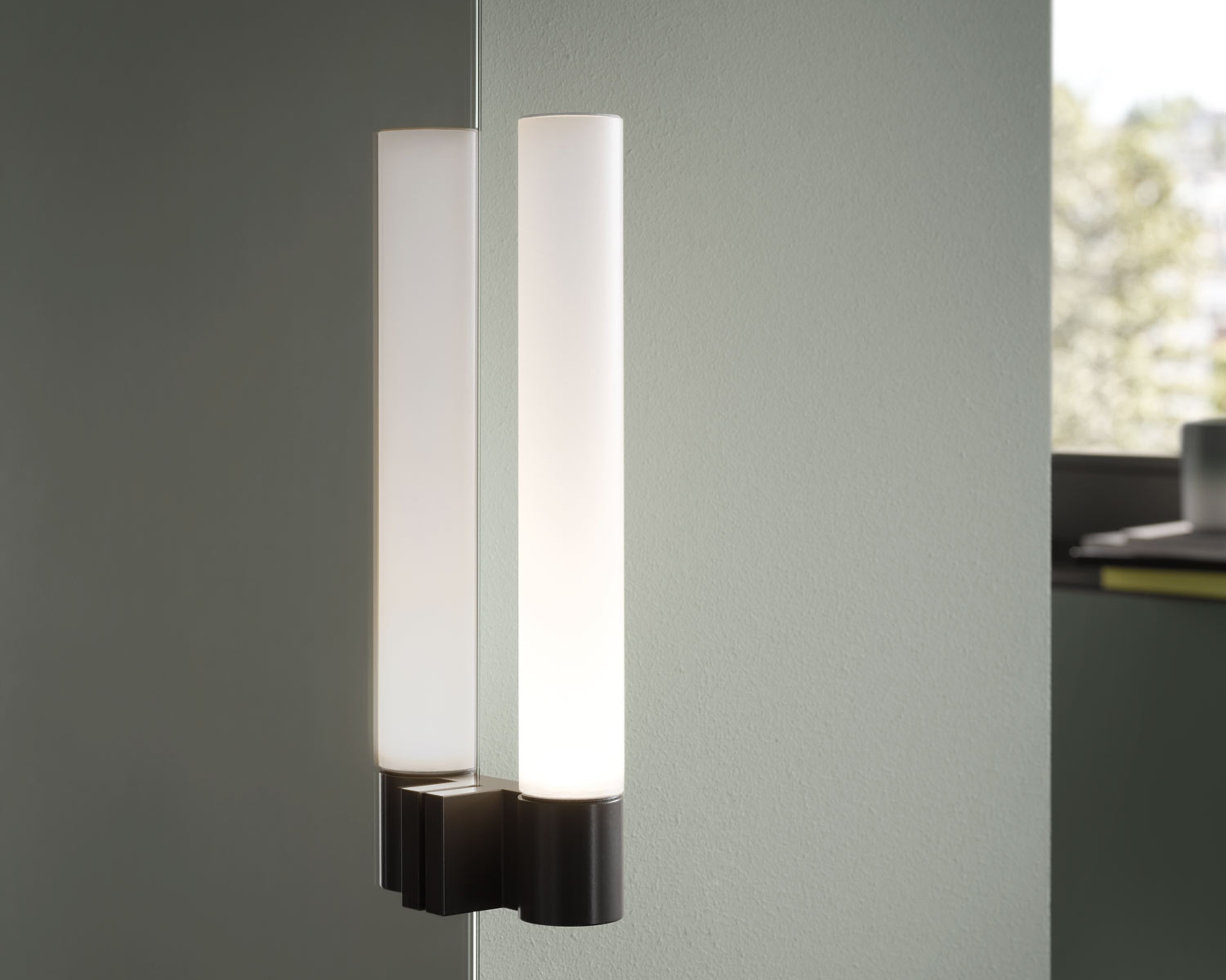 Lighting on a mirror from the Duravit Sivida series