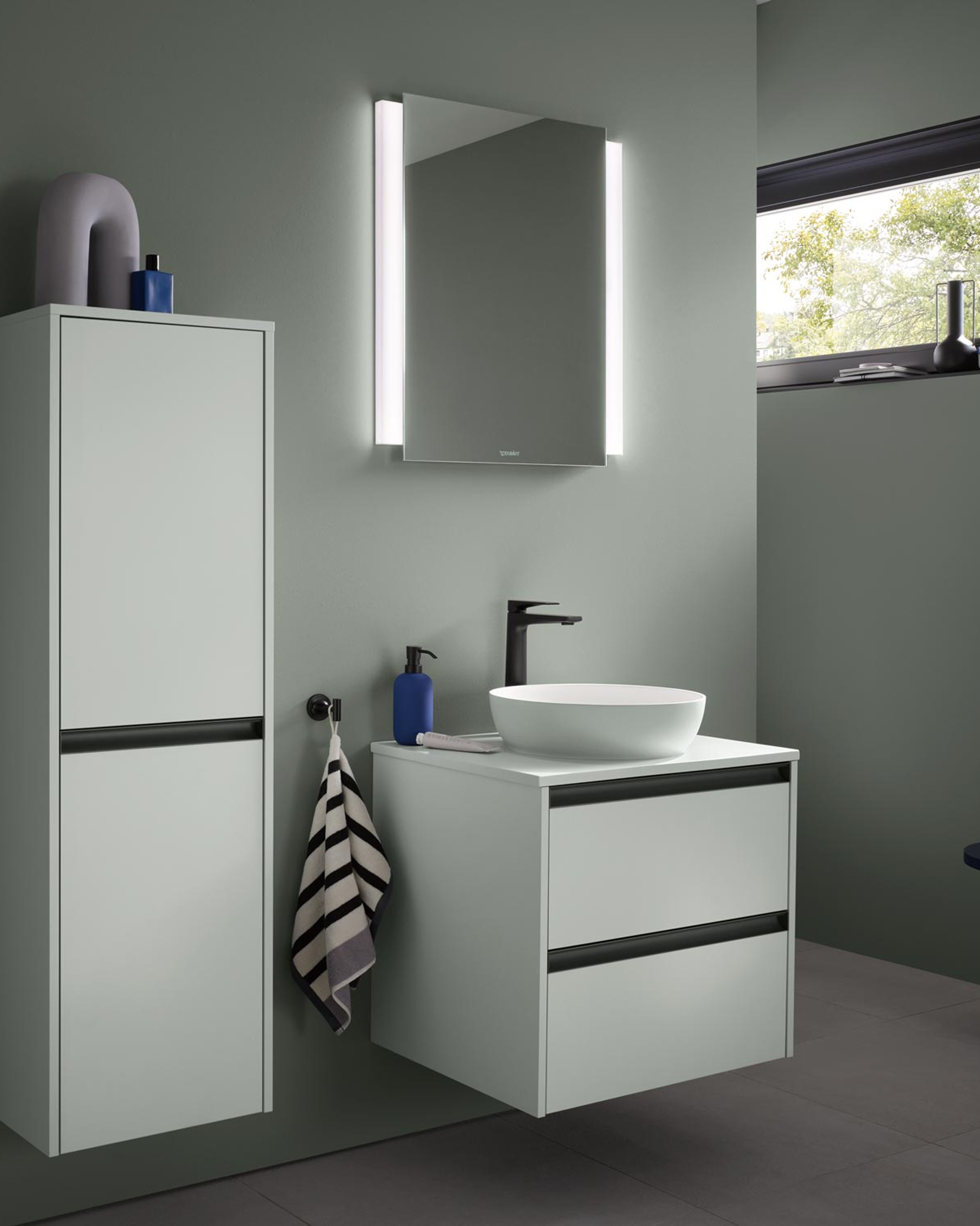 Sink area with countertop sink from the Duravit Sivida series
