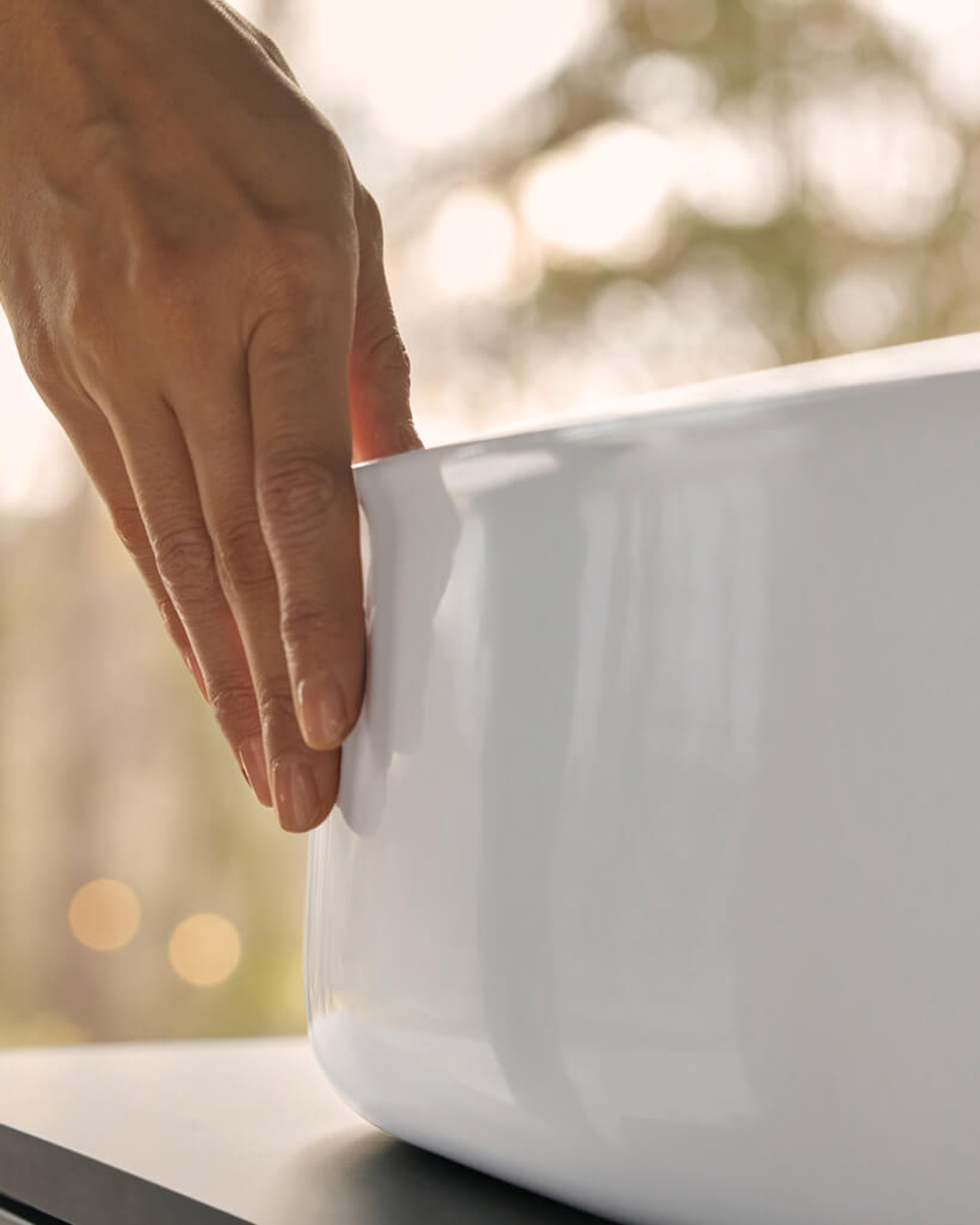 Hand touching hygienic Zencha washing bowl