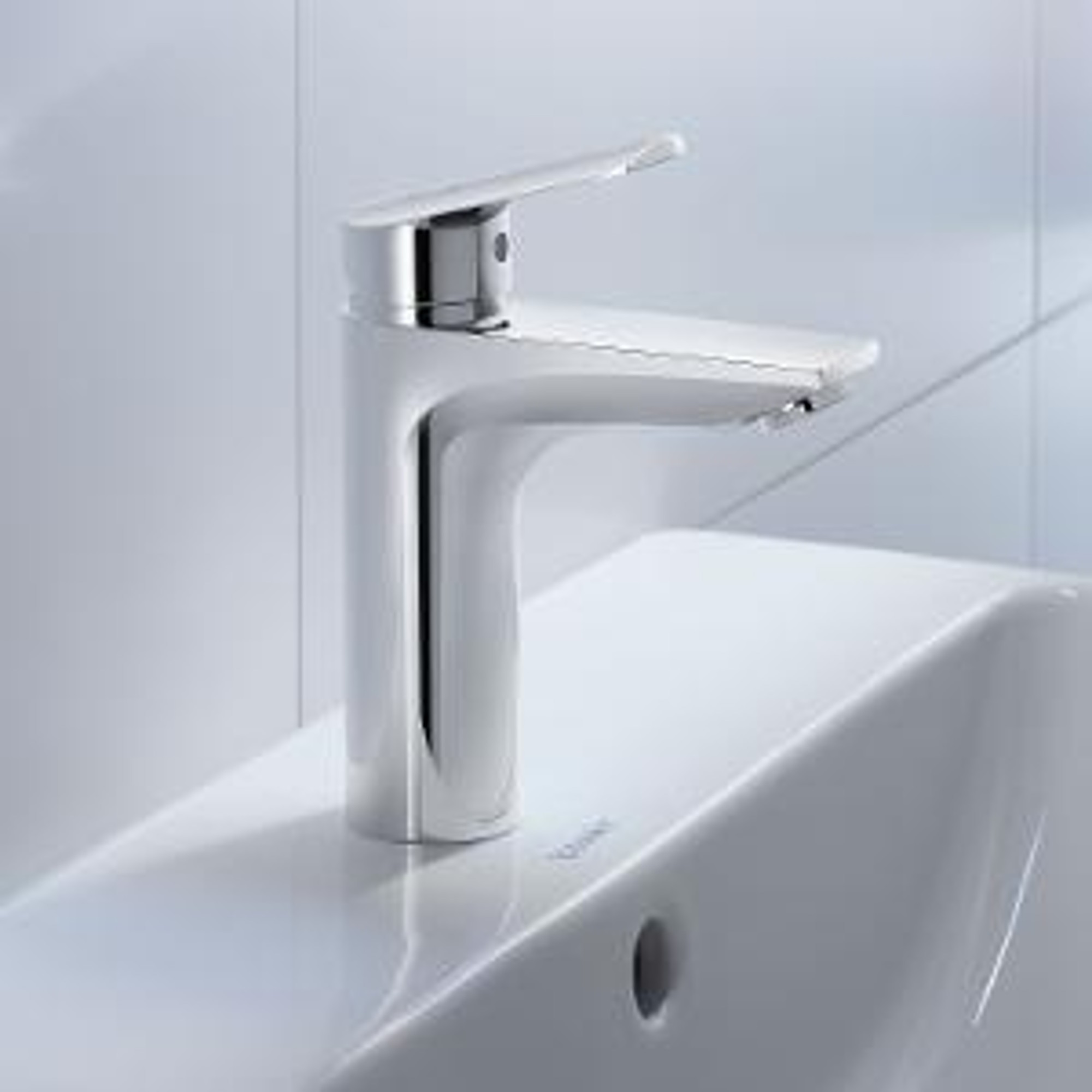 Duravit No.1 Armatur auf Handwaschbecken