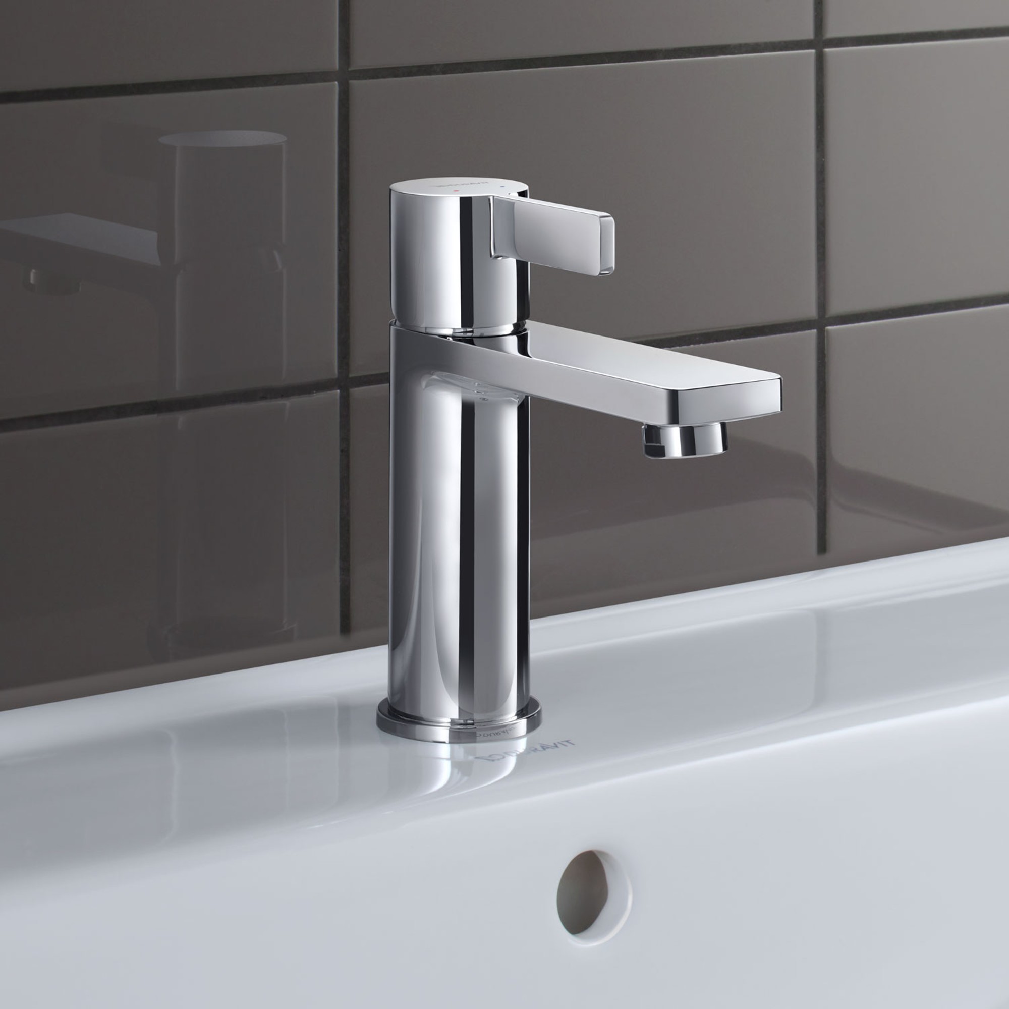 D-Neo Wasserhahn auf Waschbecken