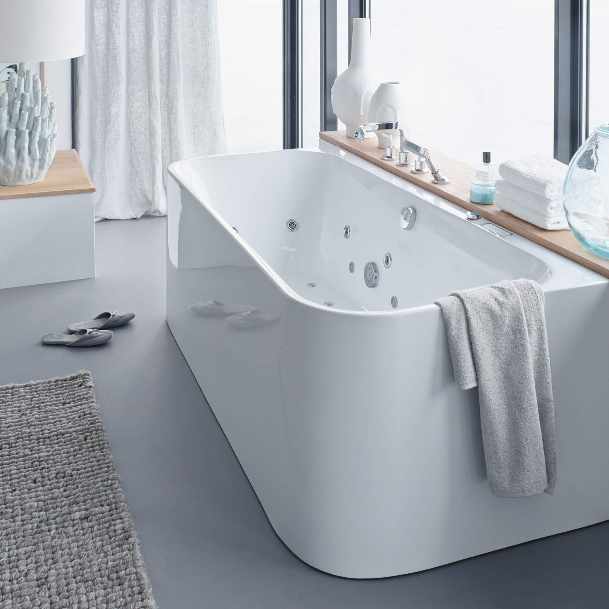 Badezimmer mit Happy D.2 Whirlwanne