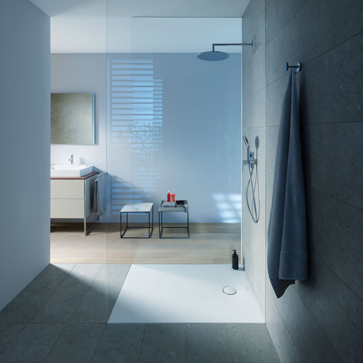 Dusche mit Duschwanne der Serie Duravit Tempano