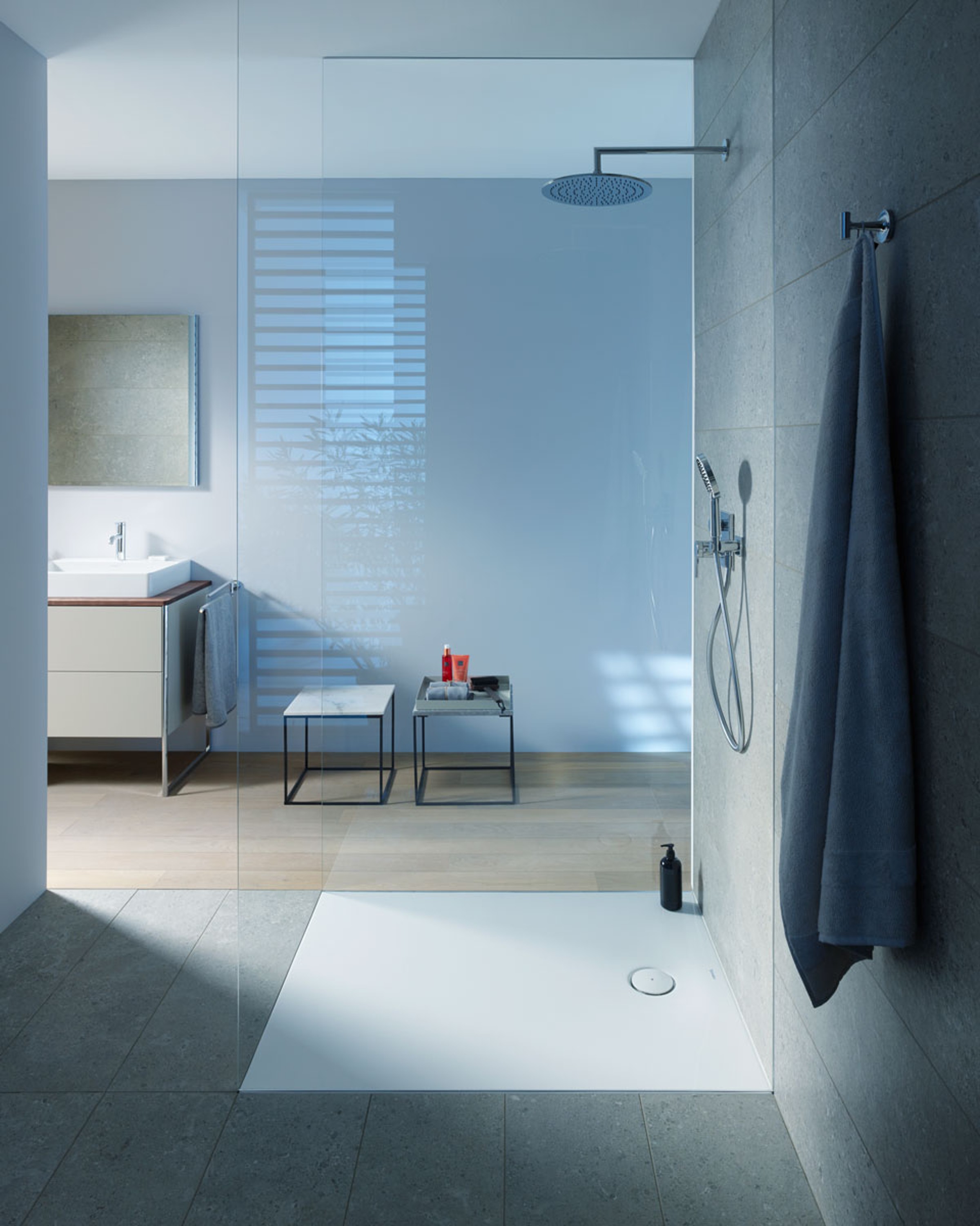 Dusche mit Duschwanne der Serie Duravit Tempano