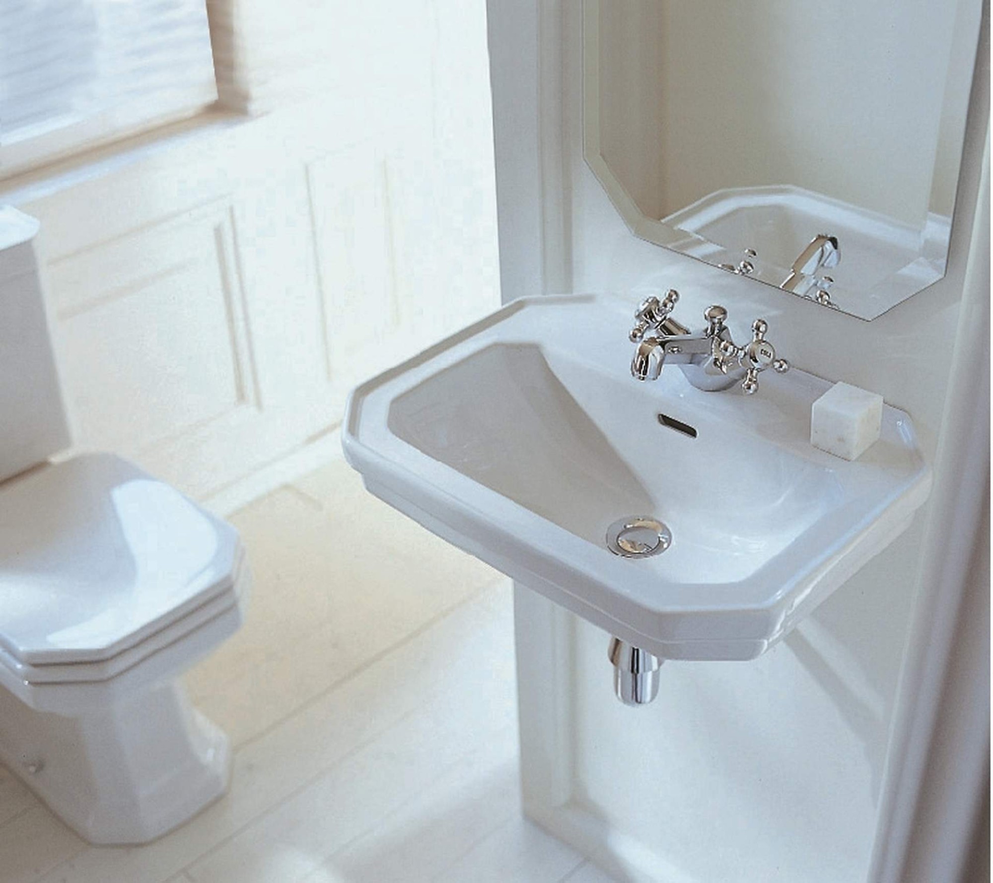 Sink from the Duravit 1930 series