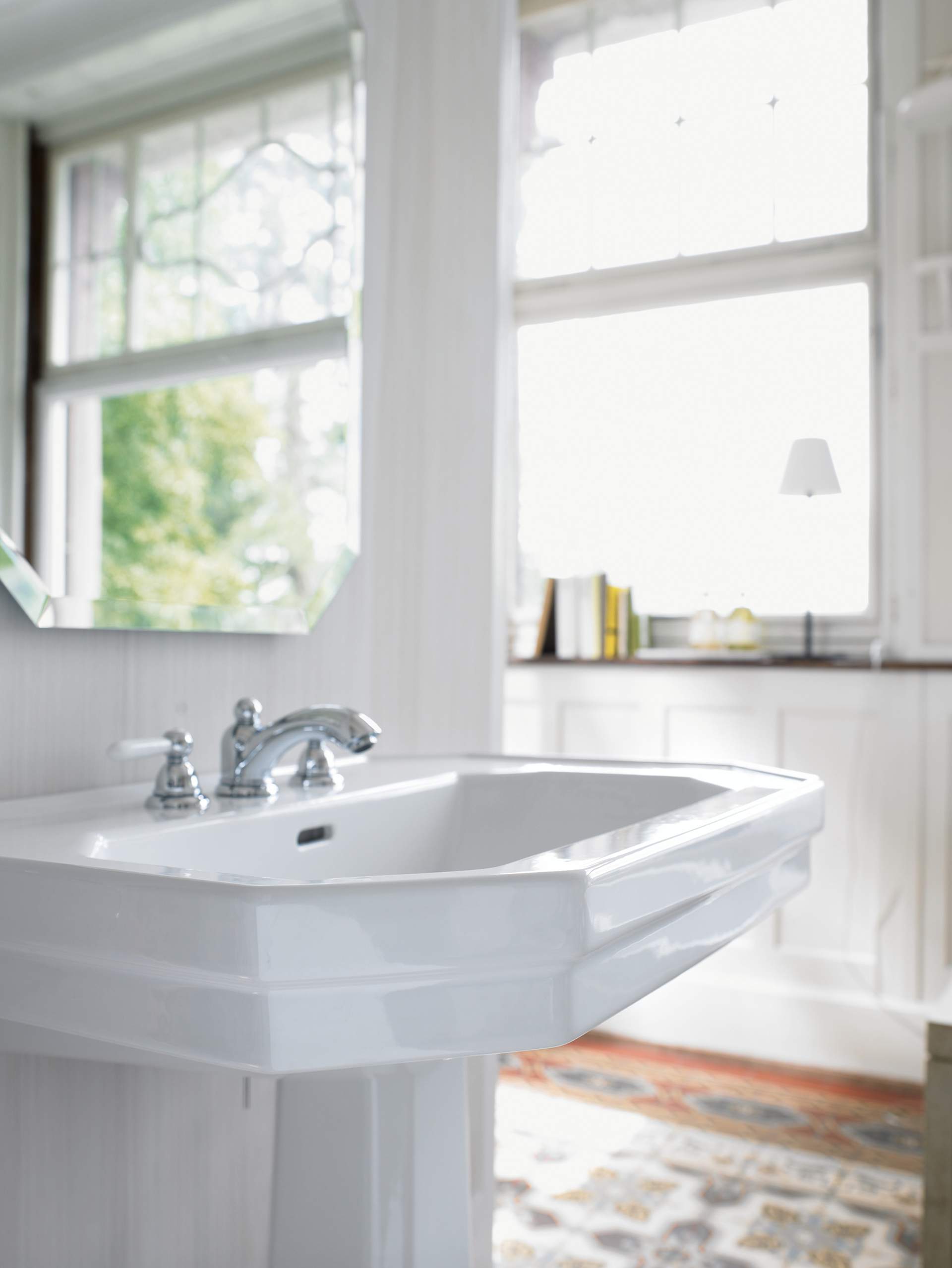 Duravit Waschbecken Serie 1930 in hellem Badezimmer
