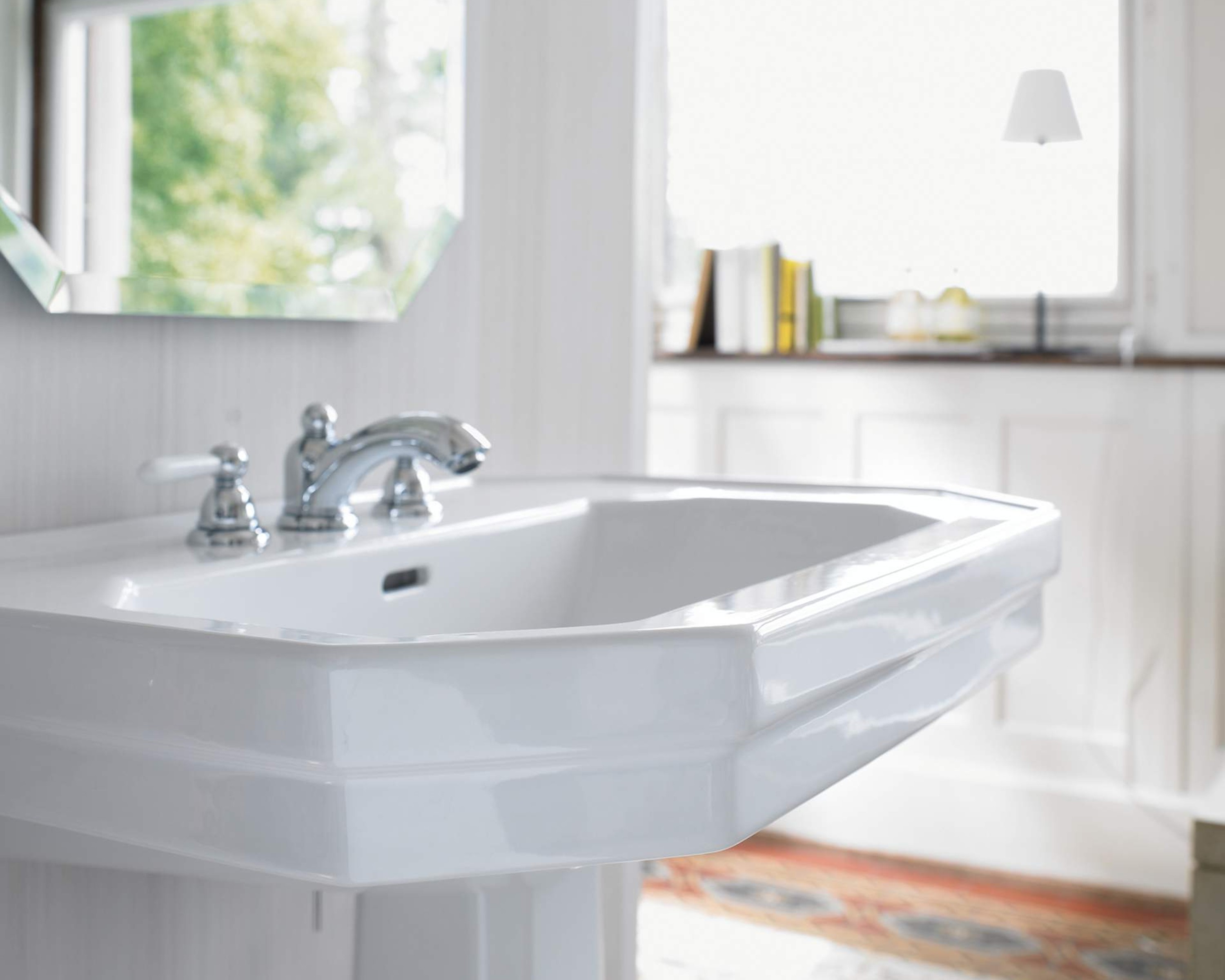 Duravit Waschbecken Serie 1930 in hellem Badezimmer
