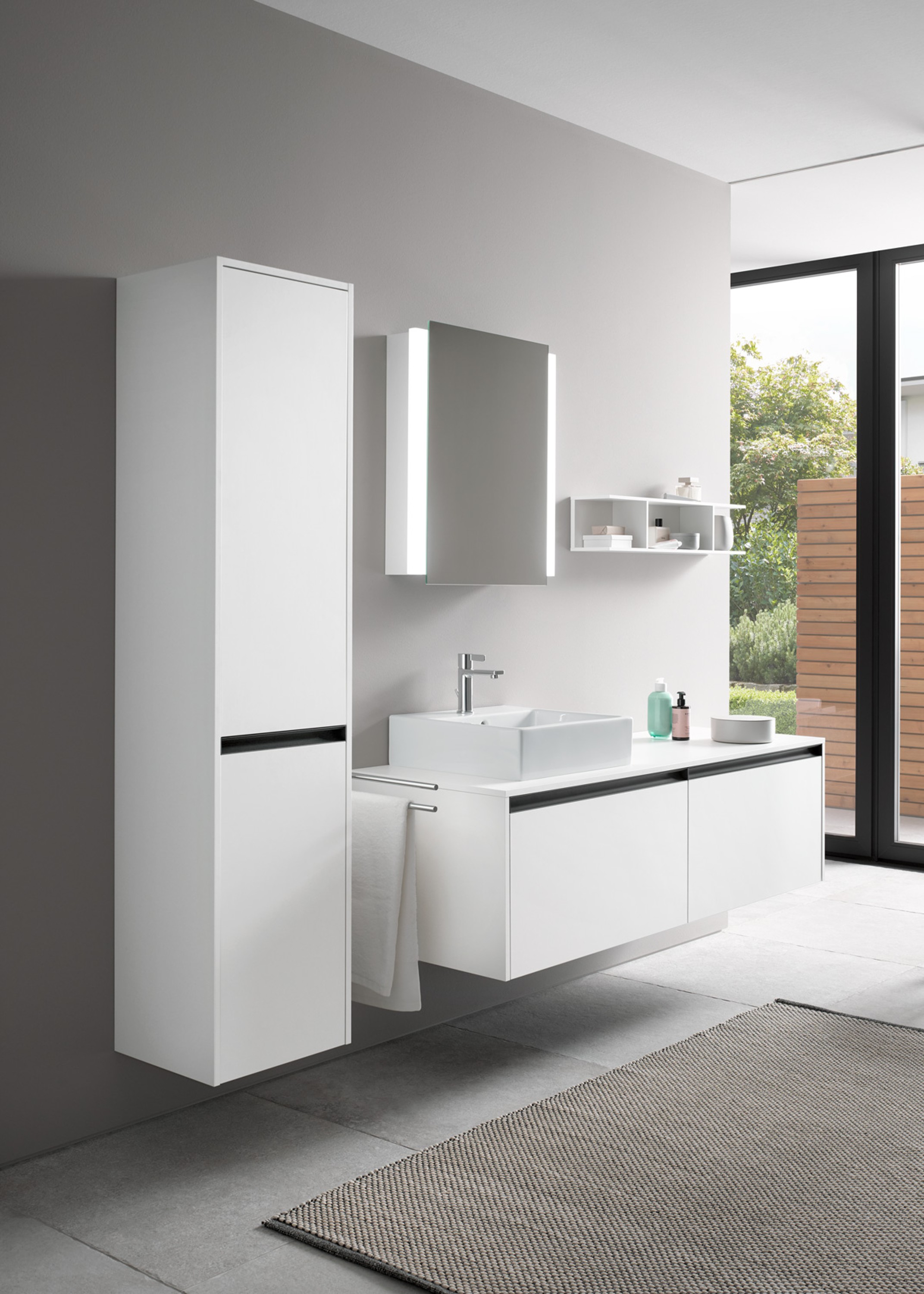 Sink area with countertop sink from the Duravit Vero Air series