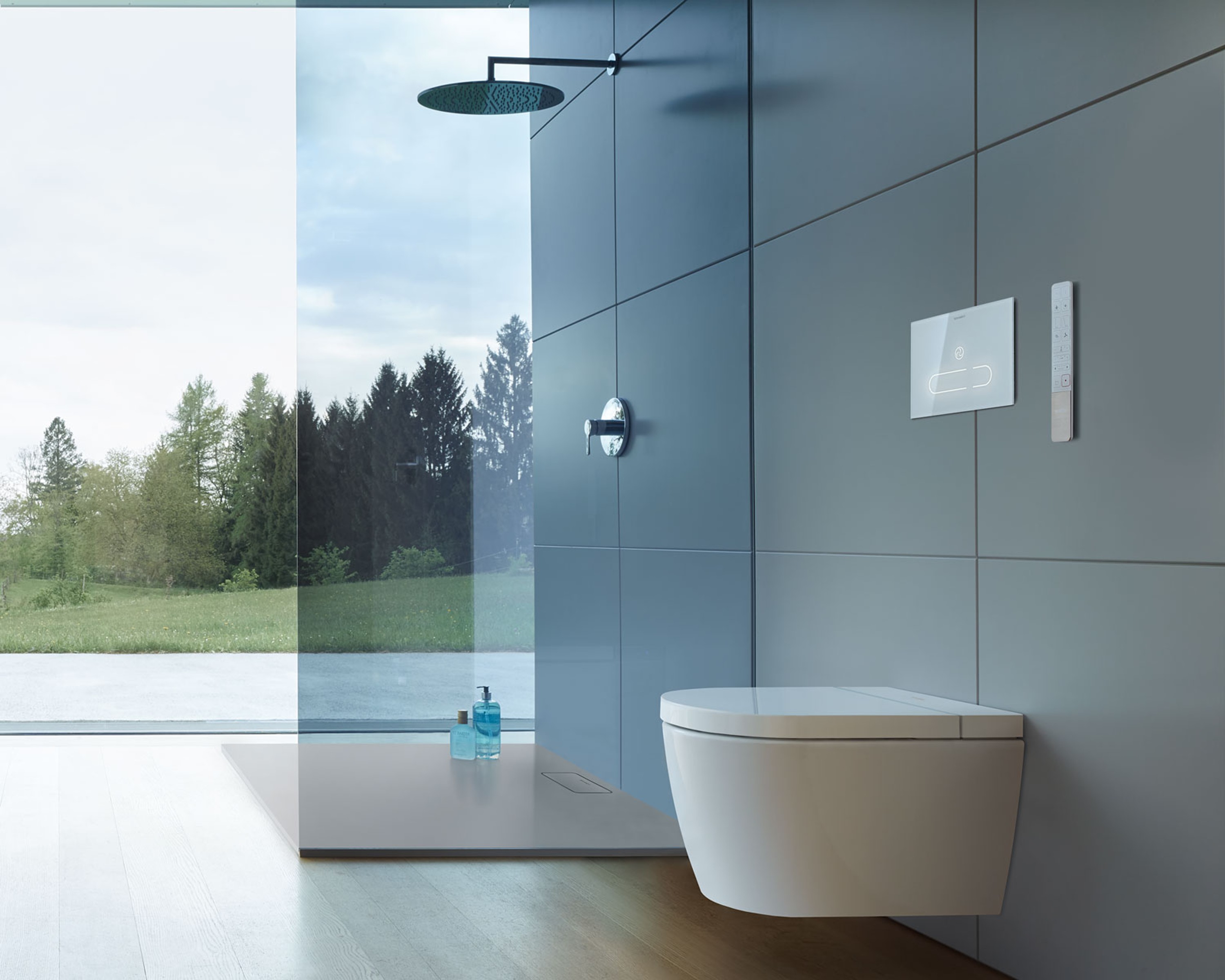 Wall-mounted toilet from the Duravit SensoWash Starck f series with flush plate and remote control