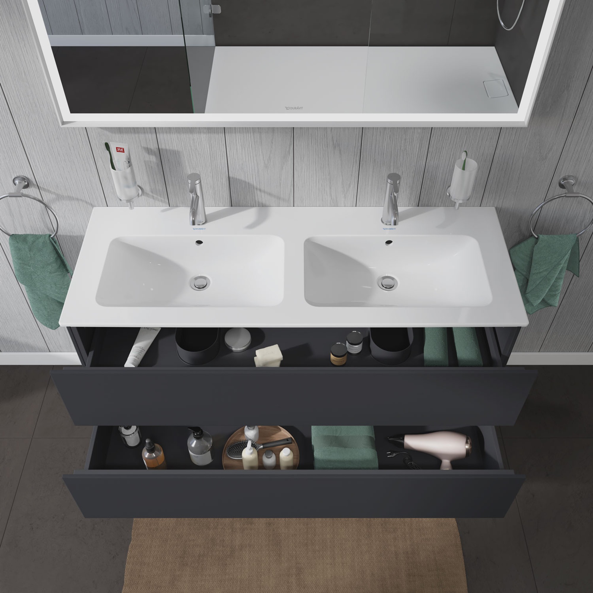 Duravit L-Cube Doppelwaschbecken, schwarzer Unterschrank mit offenen Schubladen voller Badezimmerutensilien