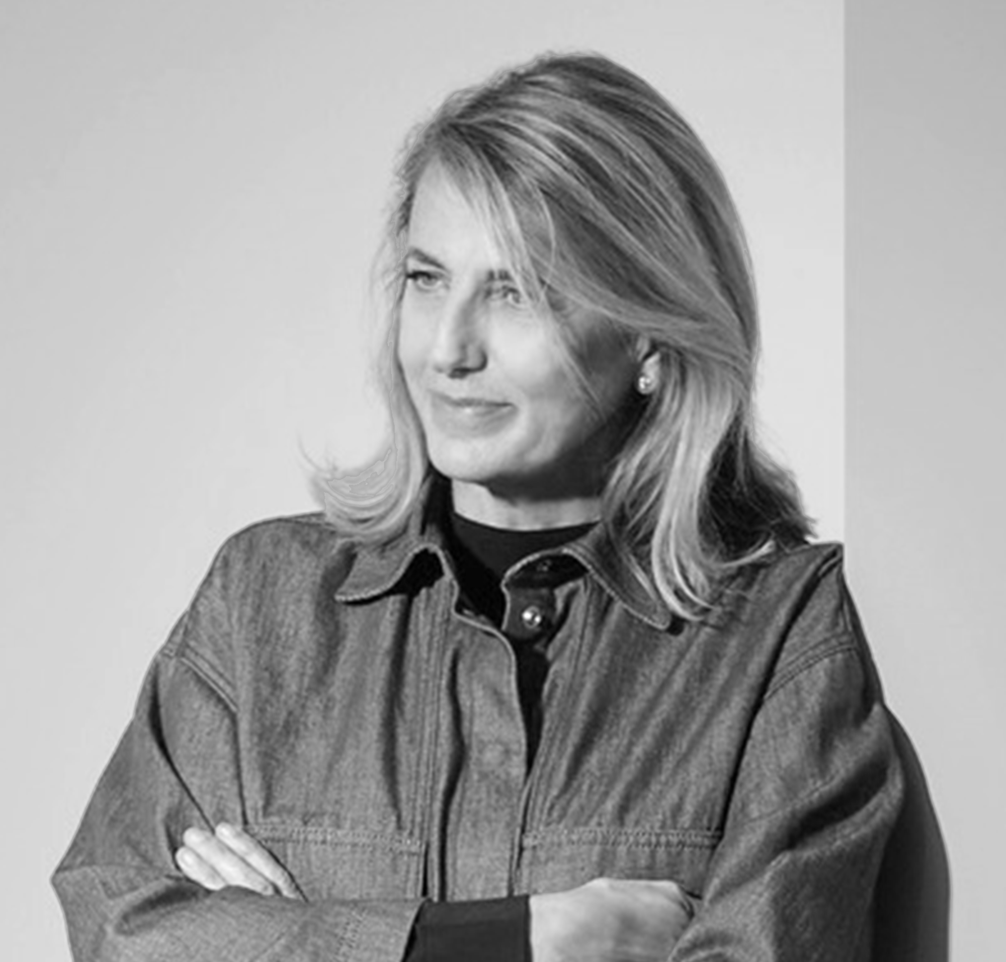 Portraitfoto von Patricia Urquiola in Schwarz-Weiß