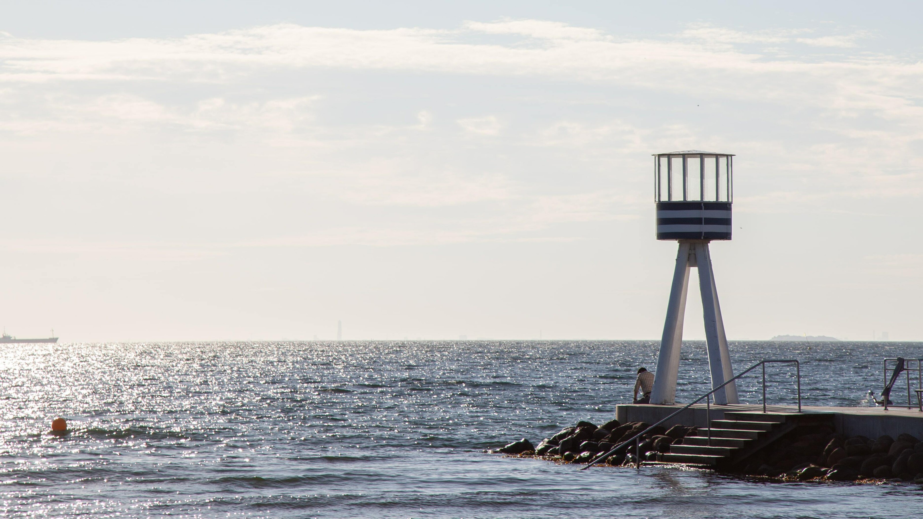 Holistic: Jacobsen even designed the iconic lifeguard towers for the lido, in addition to the buildings. (Image source: Duravit AG)