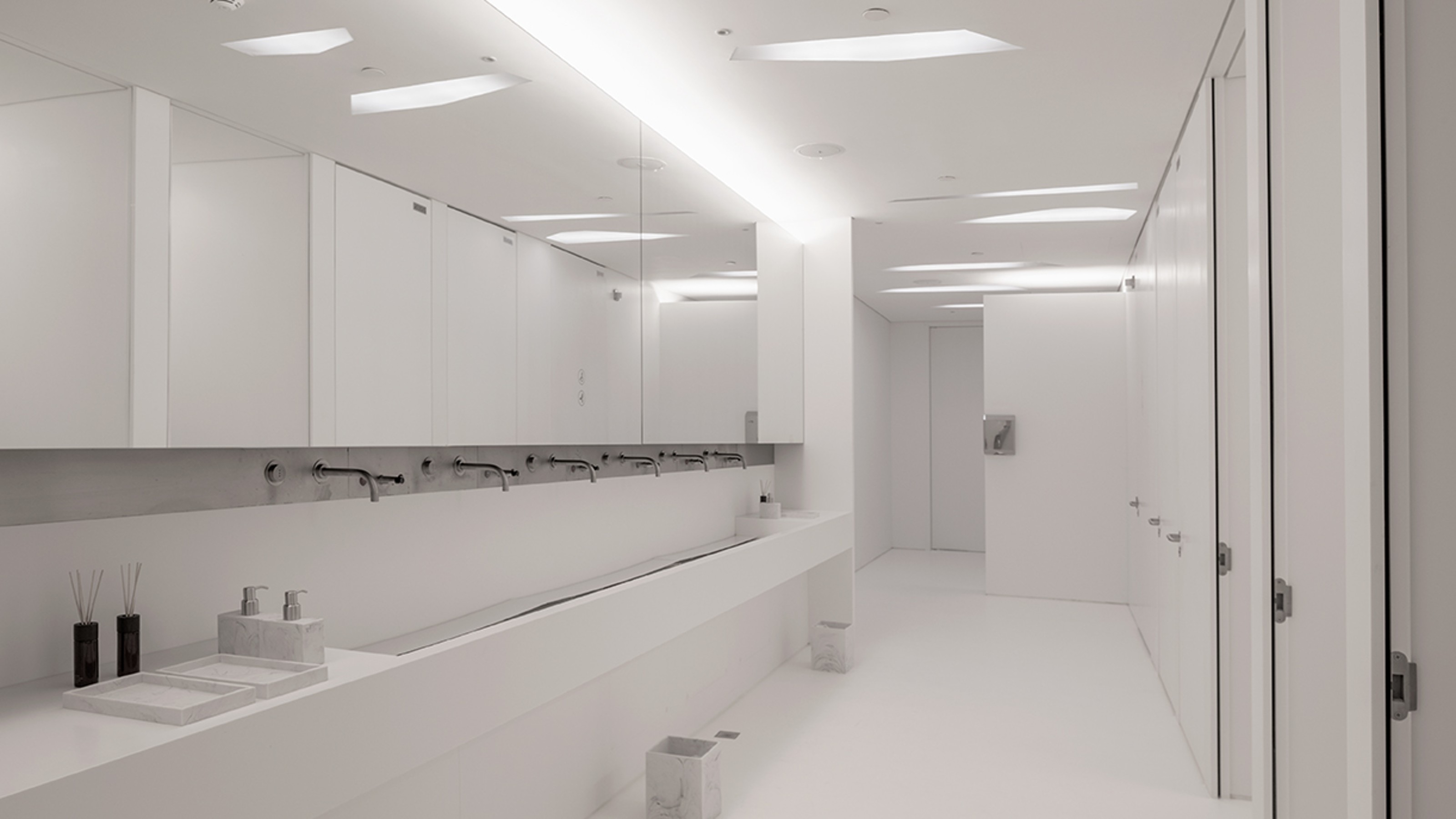 Qatar National Museum, toilet with washbasins on the left and toilet cubicles on the right