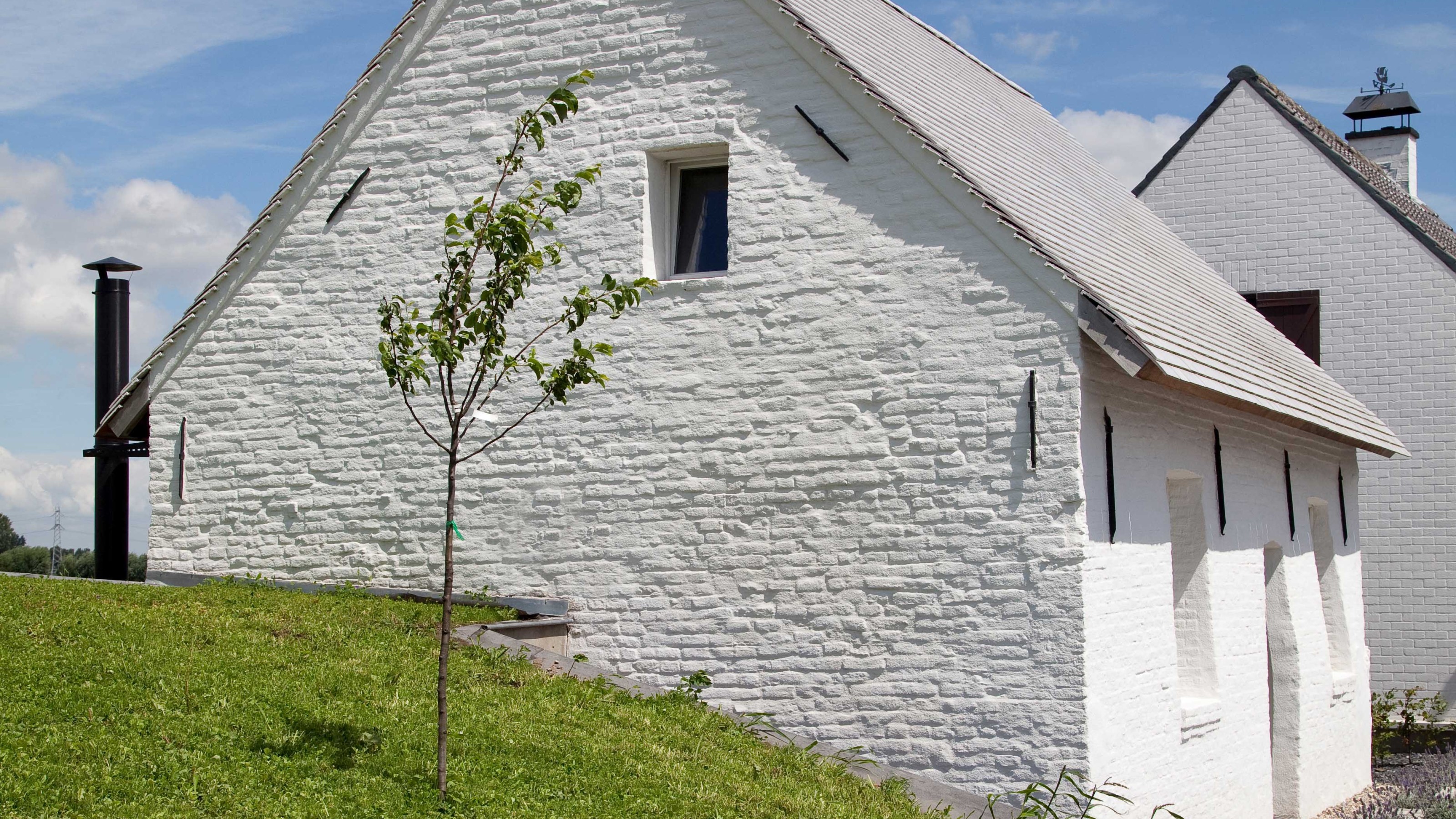 Dike house Watervliet, side view of the exterior of the building