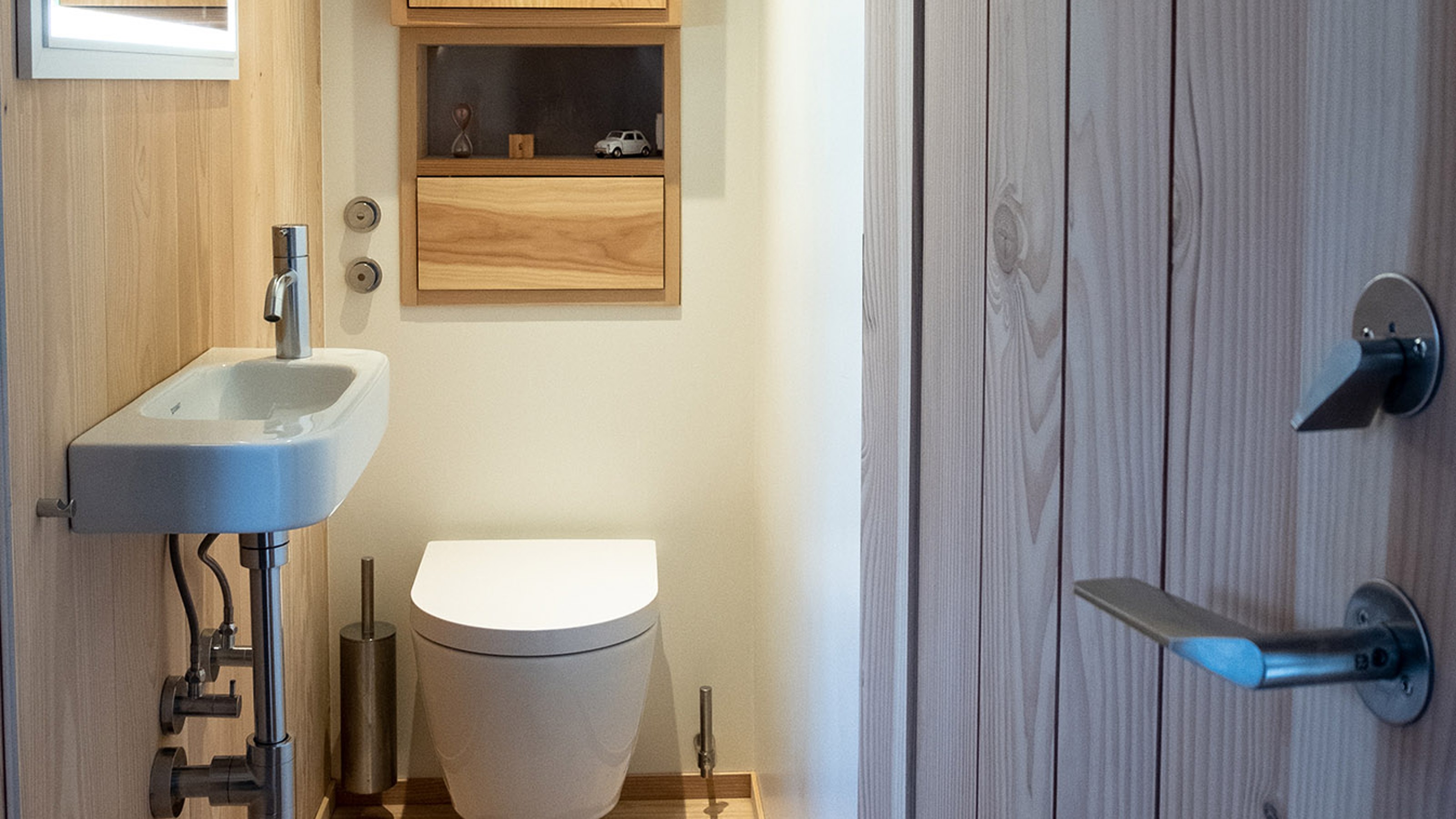 FEM Tiny House, toilet with hand basin
