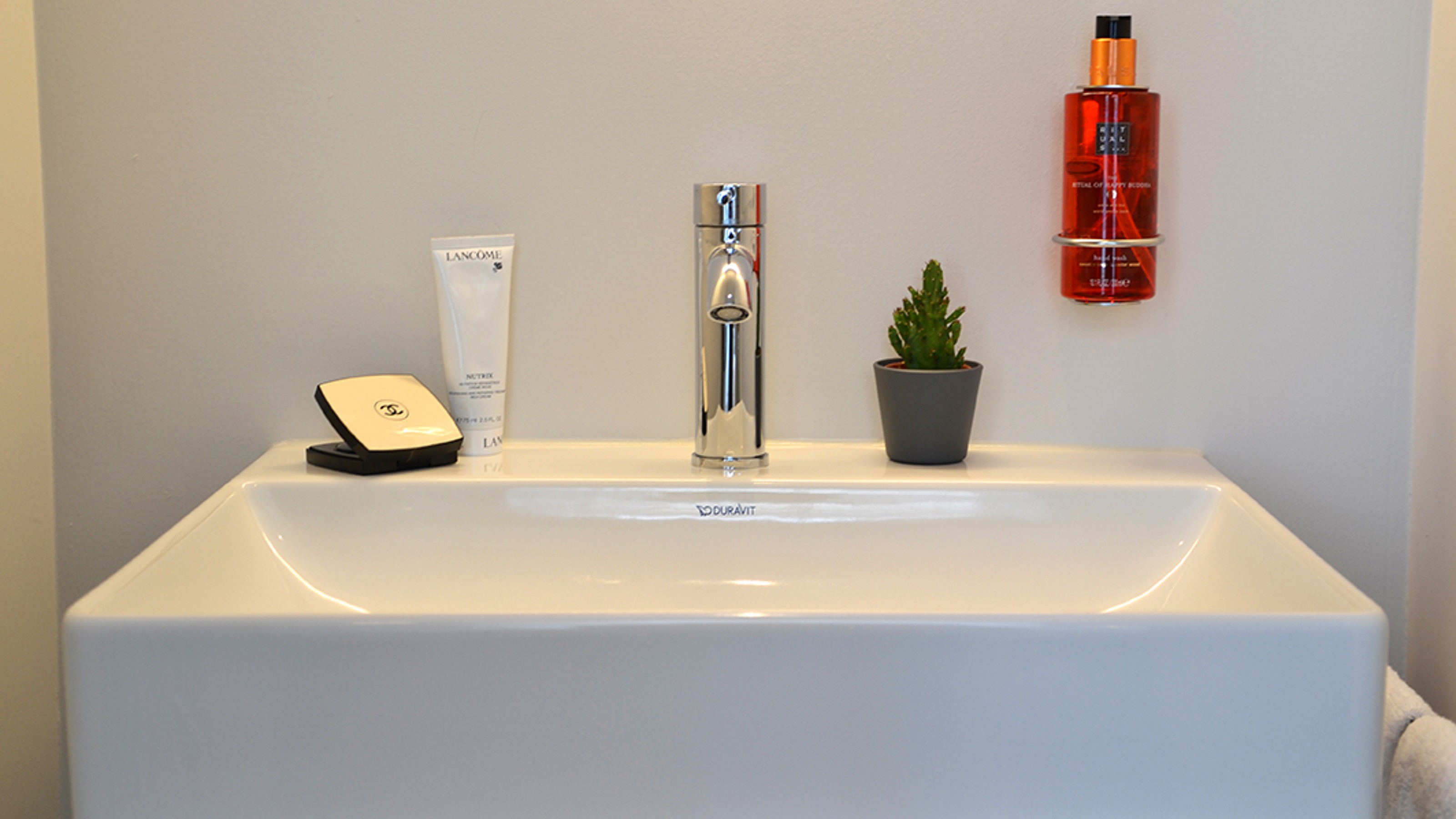 FINCH Boutique Hotel, close-up view of the washbasin