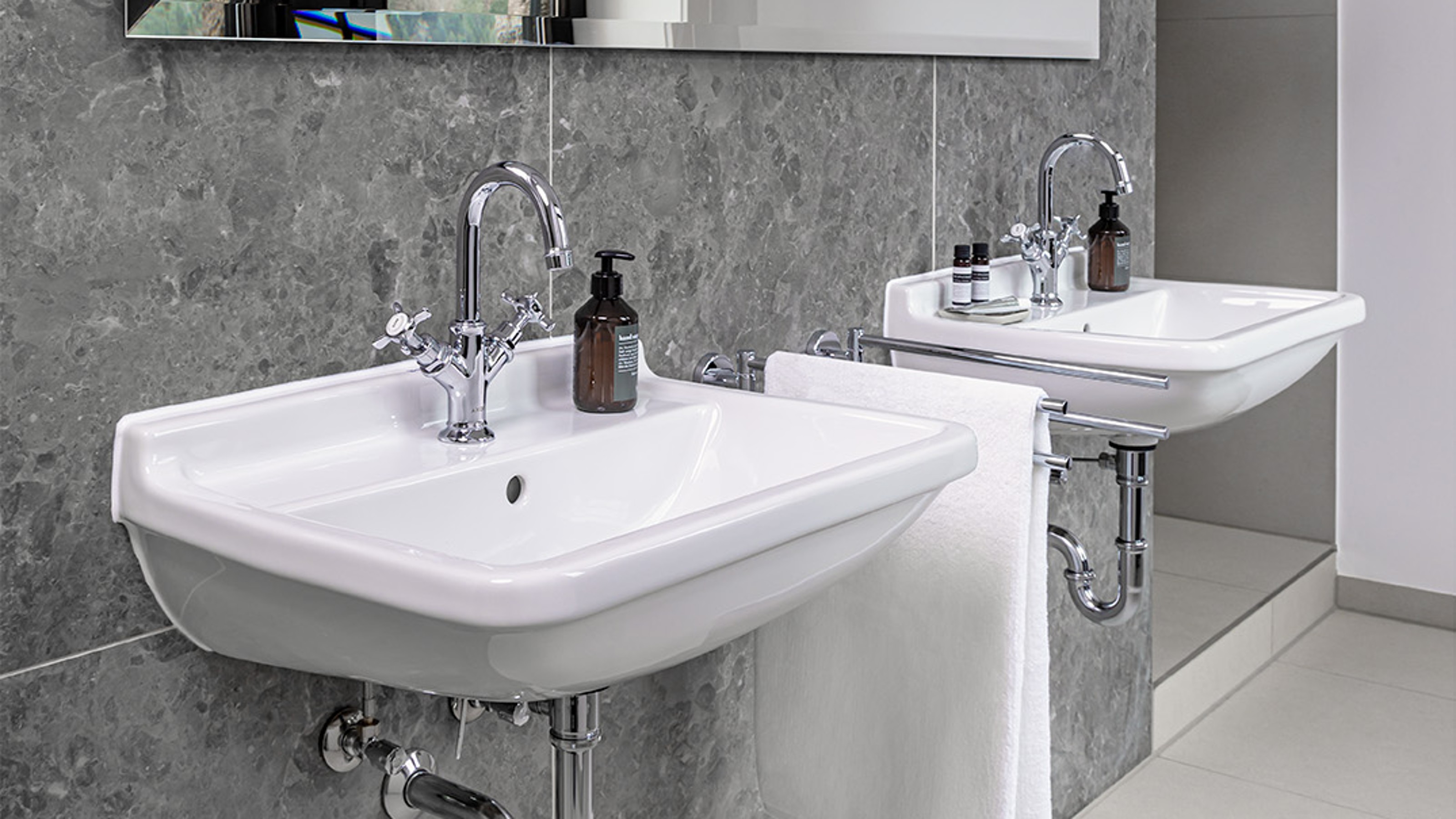Stilsicher: Die Bäder der Suiten sind geschmackvoll und komfortabel eingerichtet. Dr.-Ing. Steim setzte auf die zeitlosen Waschtische der Starck 3 Serie von Duravit. (Bildquelle: Duravit)