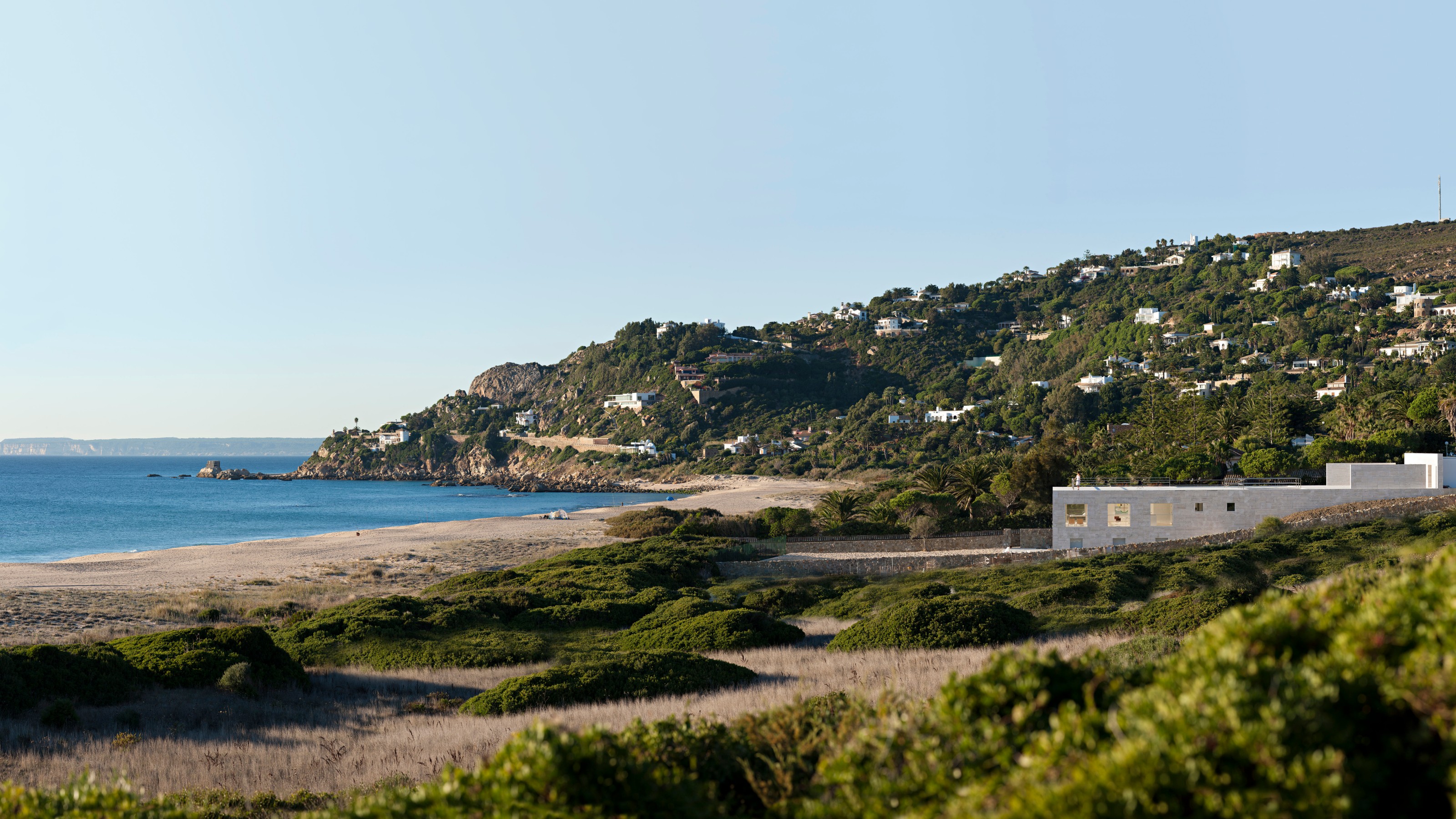 House of the Infinite, panorama with building on the right and sea on the left