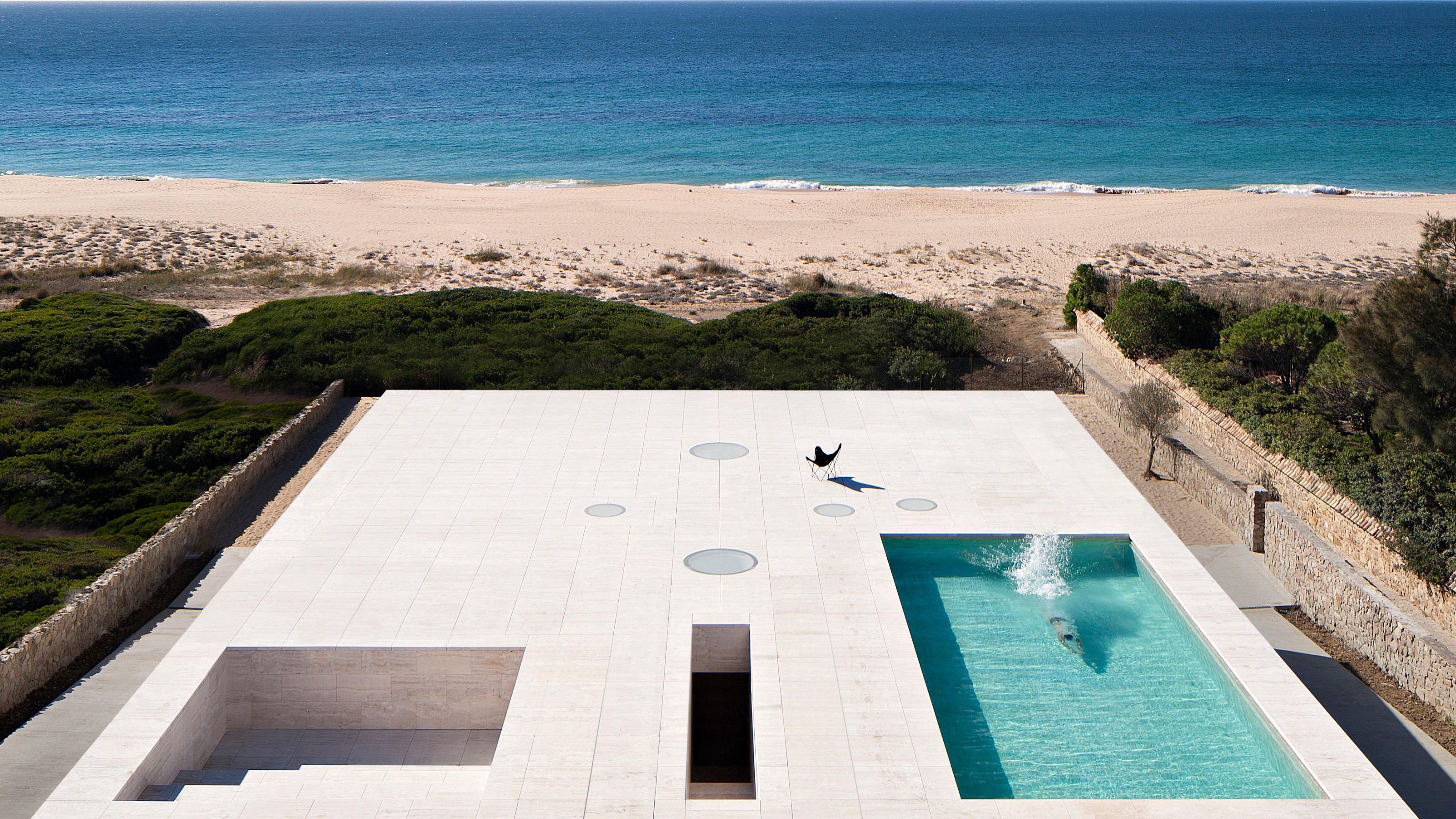 House of the Infinite, roof terrace with pool and recessed stairs leading to the living area