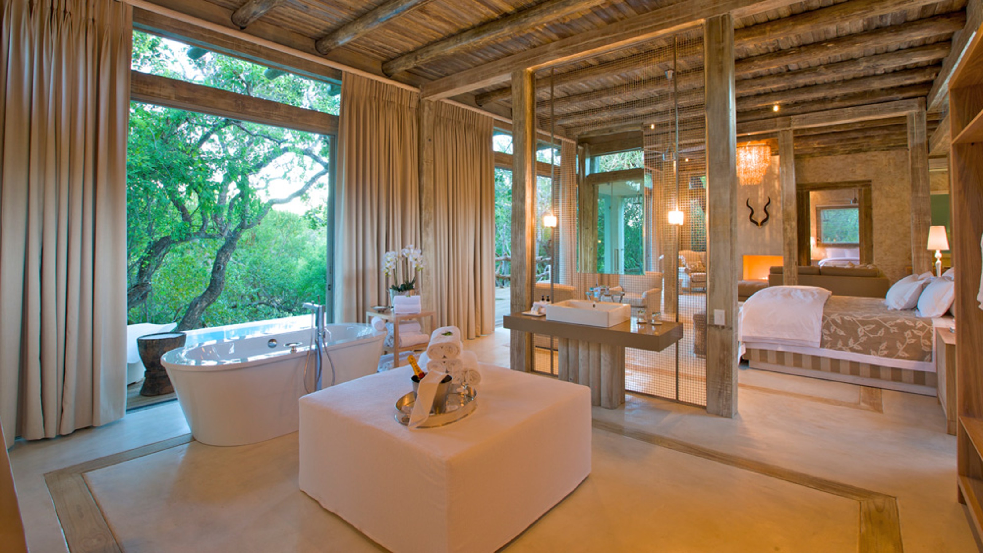 Kapama Karula Lodges, room with open bathroom in the foreground and bedroom in the background